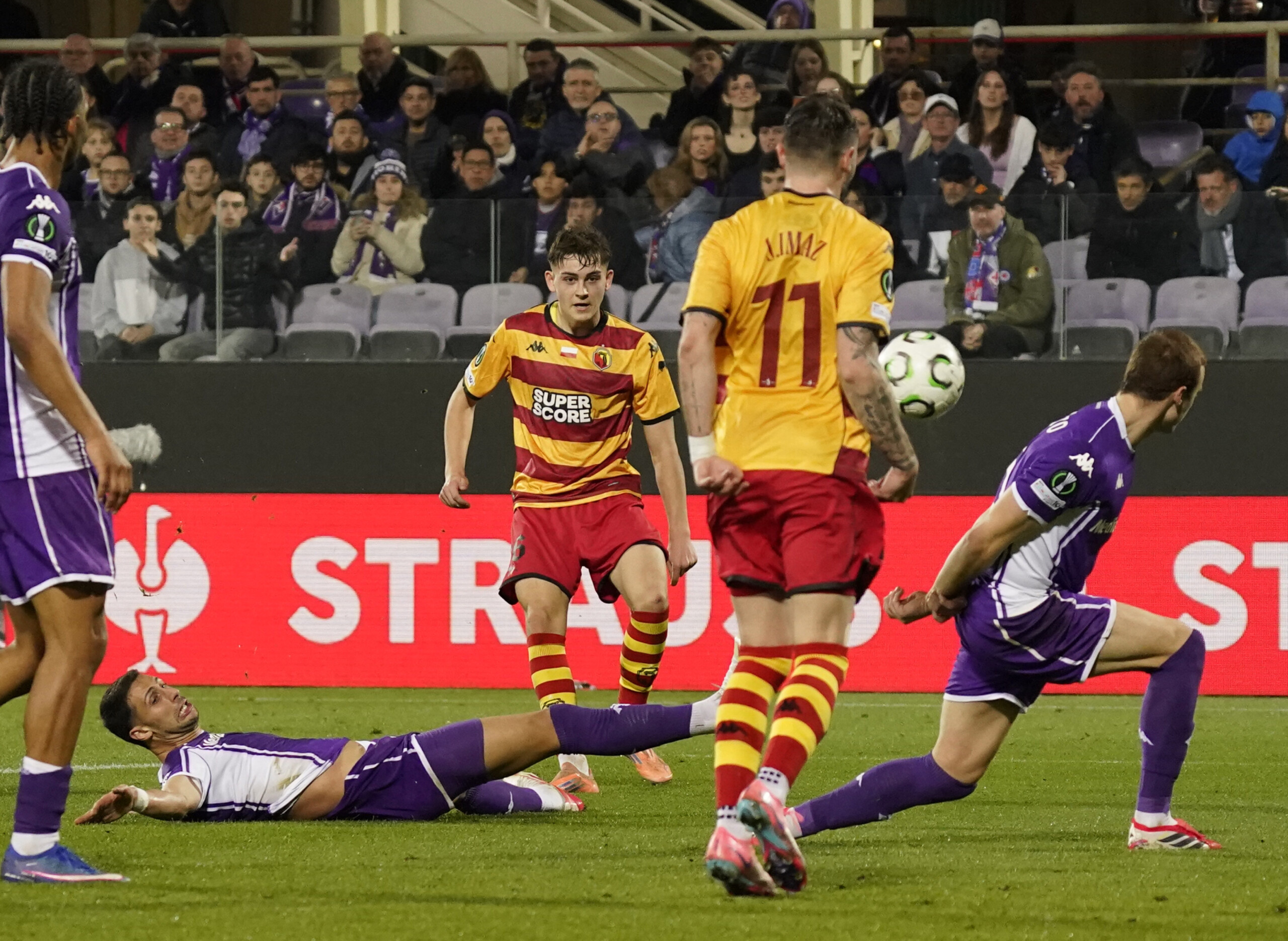 conference league fiorentina jagiellonia 2 4 viola through to the round of 16 scaled
