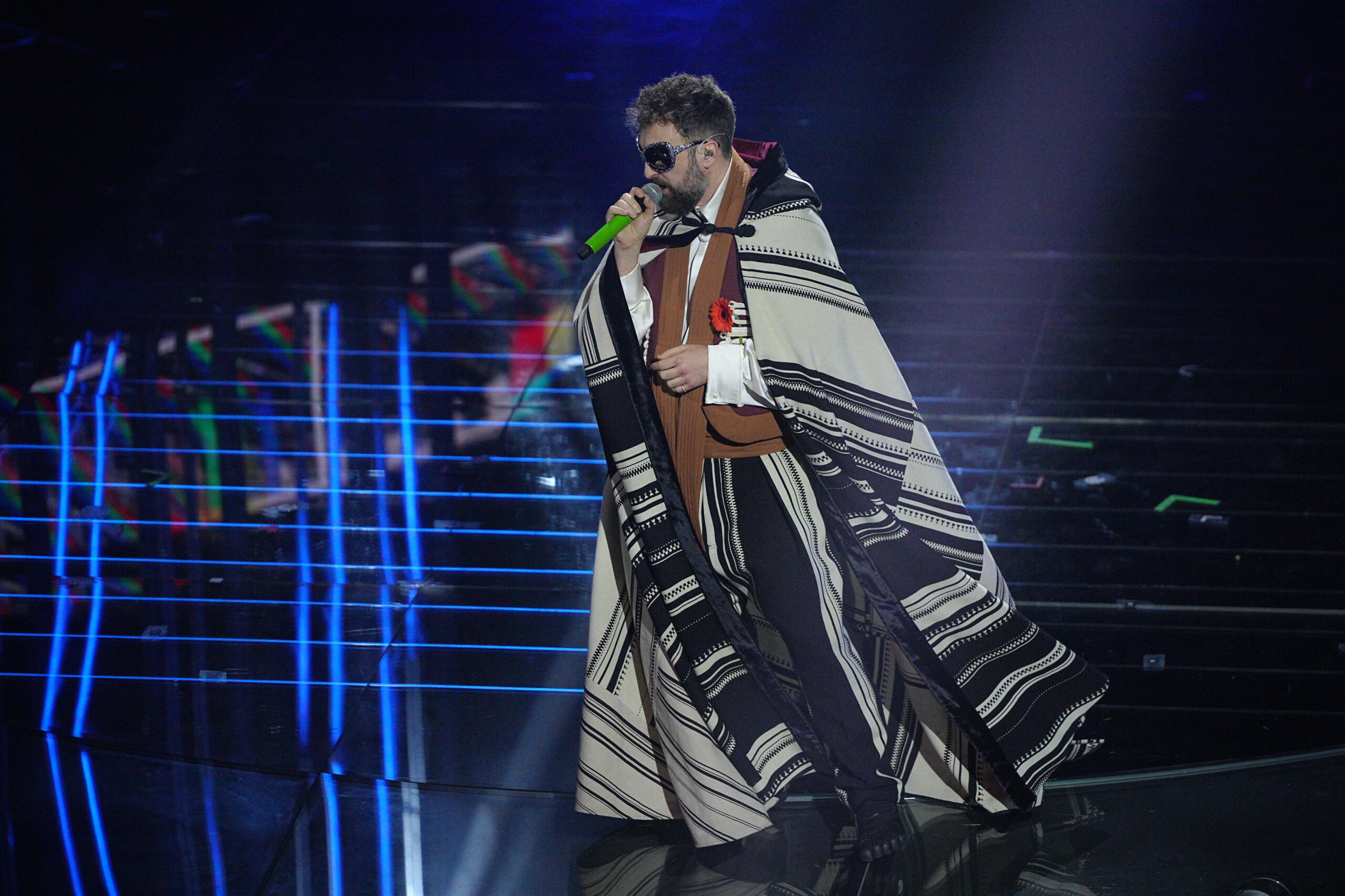 Sanremo: Codacons files complaint with Agcom against Dargen D'Amico for hidden advertising 1 sanremo codacons files complaint with agcom against dargen damico for hidden advertising scaled