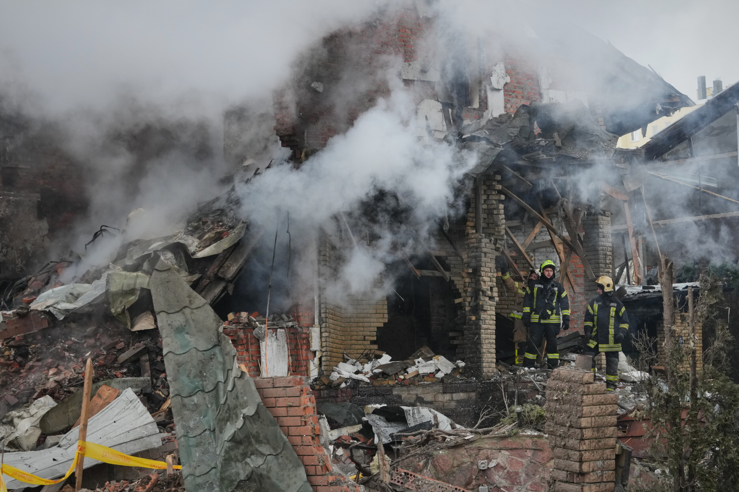 ukraine explosions in kiev overnight combined missile and drone attack scaled