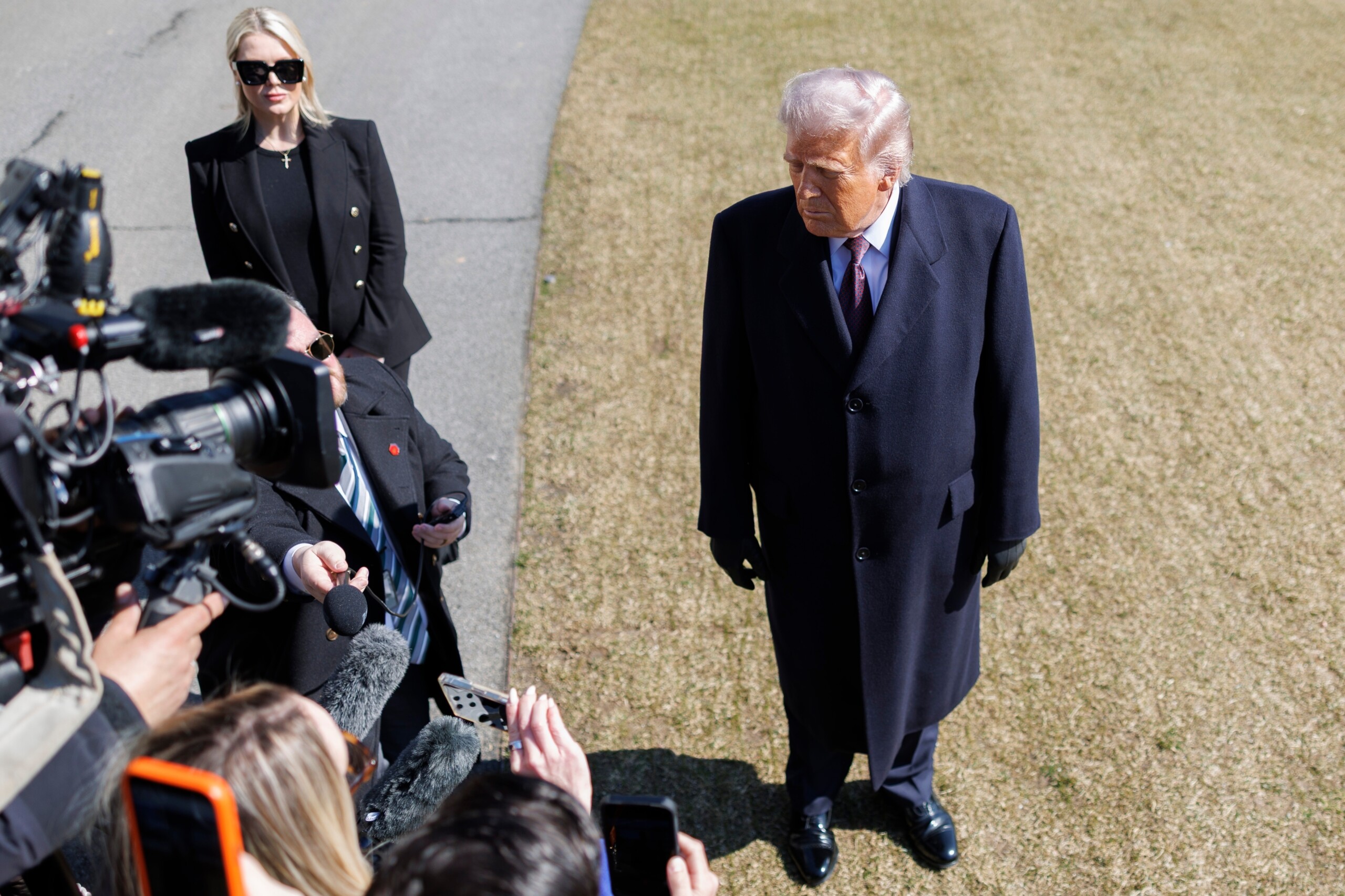 iran anti war protesters outside the white house scaled