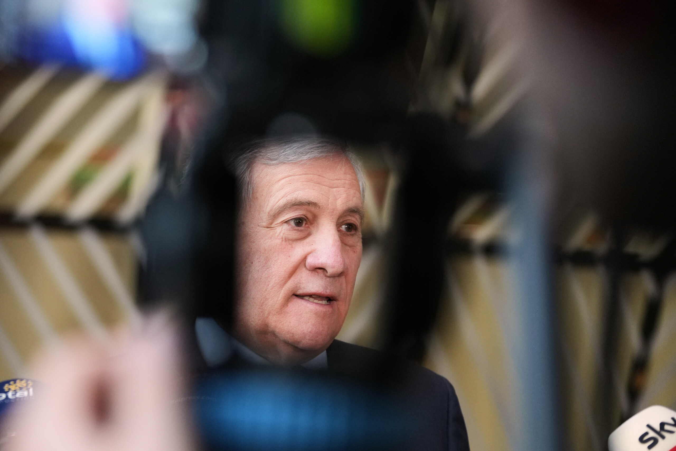 tajani 200 students stranded in dubai on their way to milan scaled