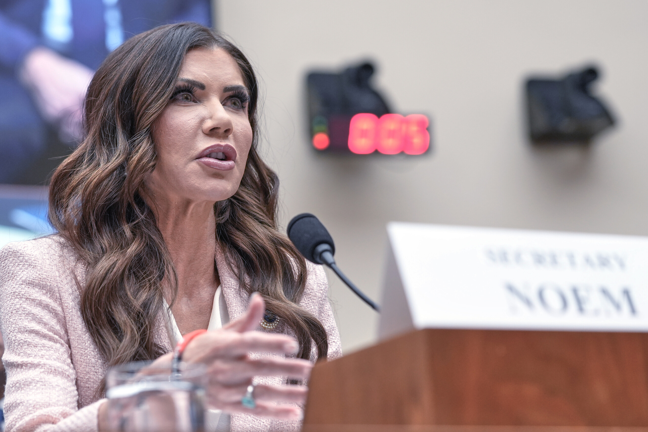 us trump announces new secretary of homeland security kristi noem dismissed scaled