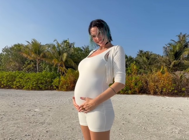 music rose villain pregnant announcement with video and song tuttaluce