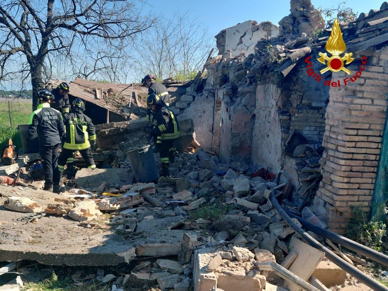 Rome: Cottage collapses in Acquedotti Park, 2 dead 1 rome cottage collapses in acquedotti park 2 dead