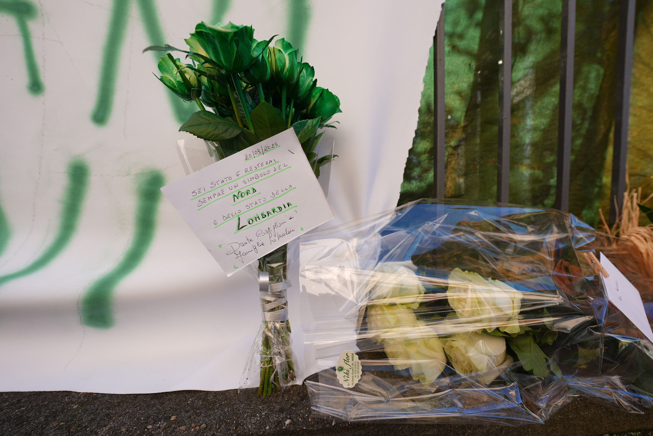 bossi at funeral in pontida monastery only family friends and guests scaled