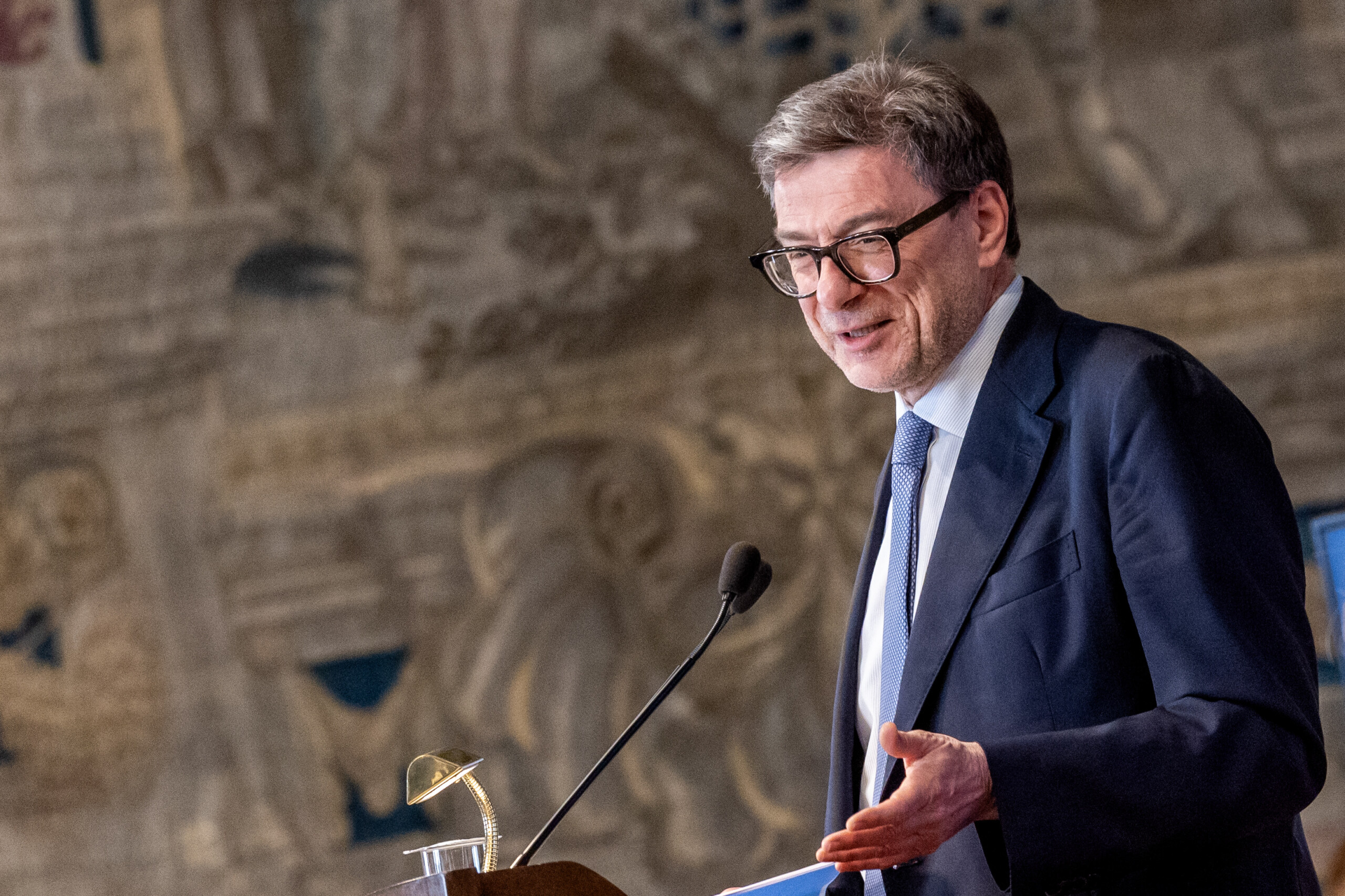 EU: Giorgetti at Eurogroup meeting: ‘Focus on the energy implications of the crisis in the Middle East’ 1 eu giorgetti at eurogroup meeting focus on the energy implications of the crisis in the middle east scaled