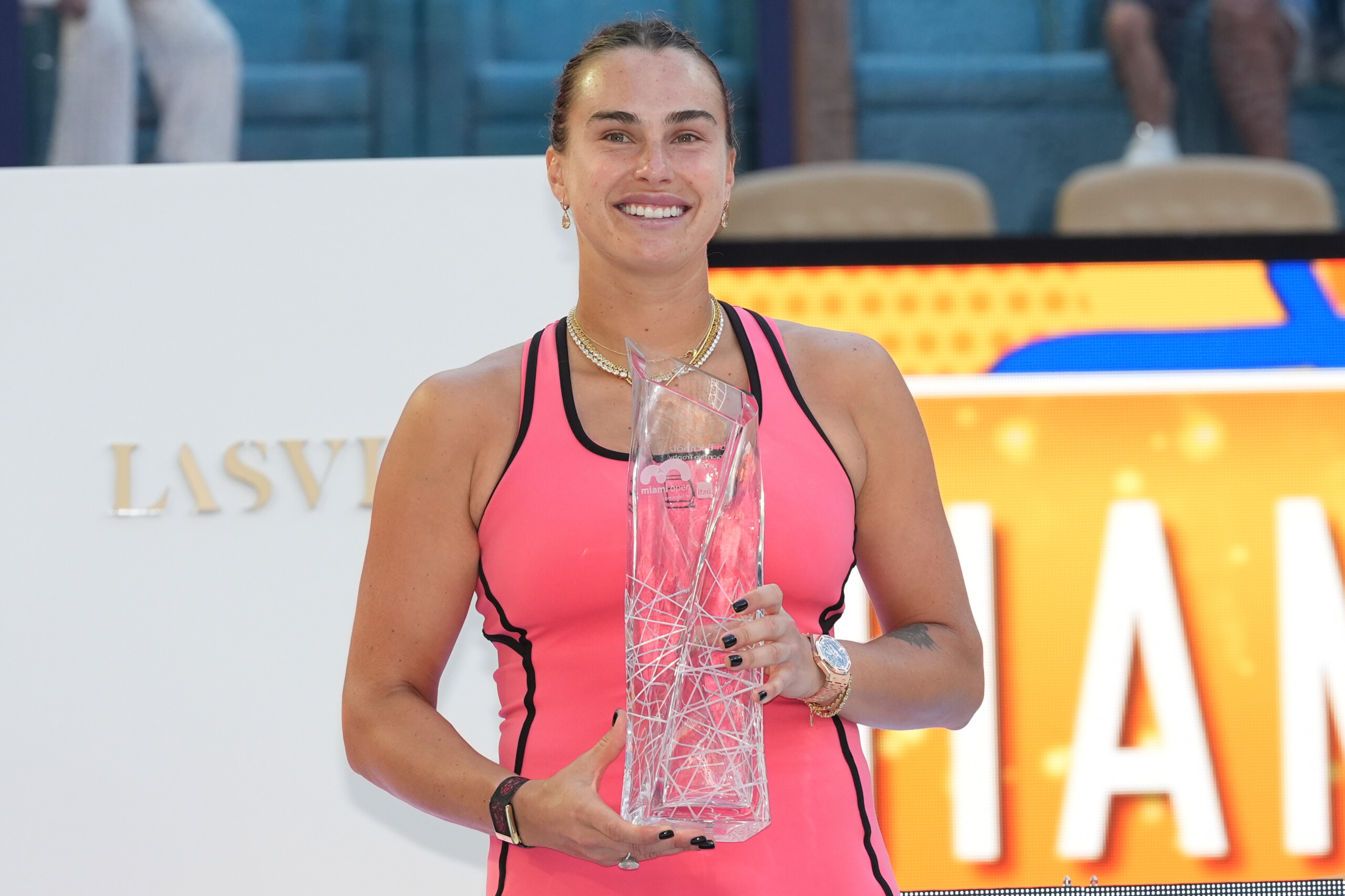 tennis wta miami sabalenka triumphs gauff beaten in the final in three sets scaled