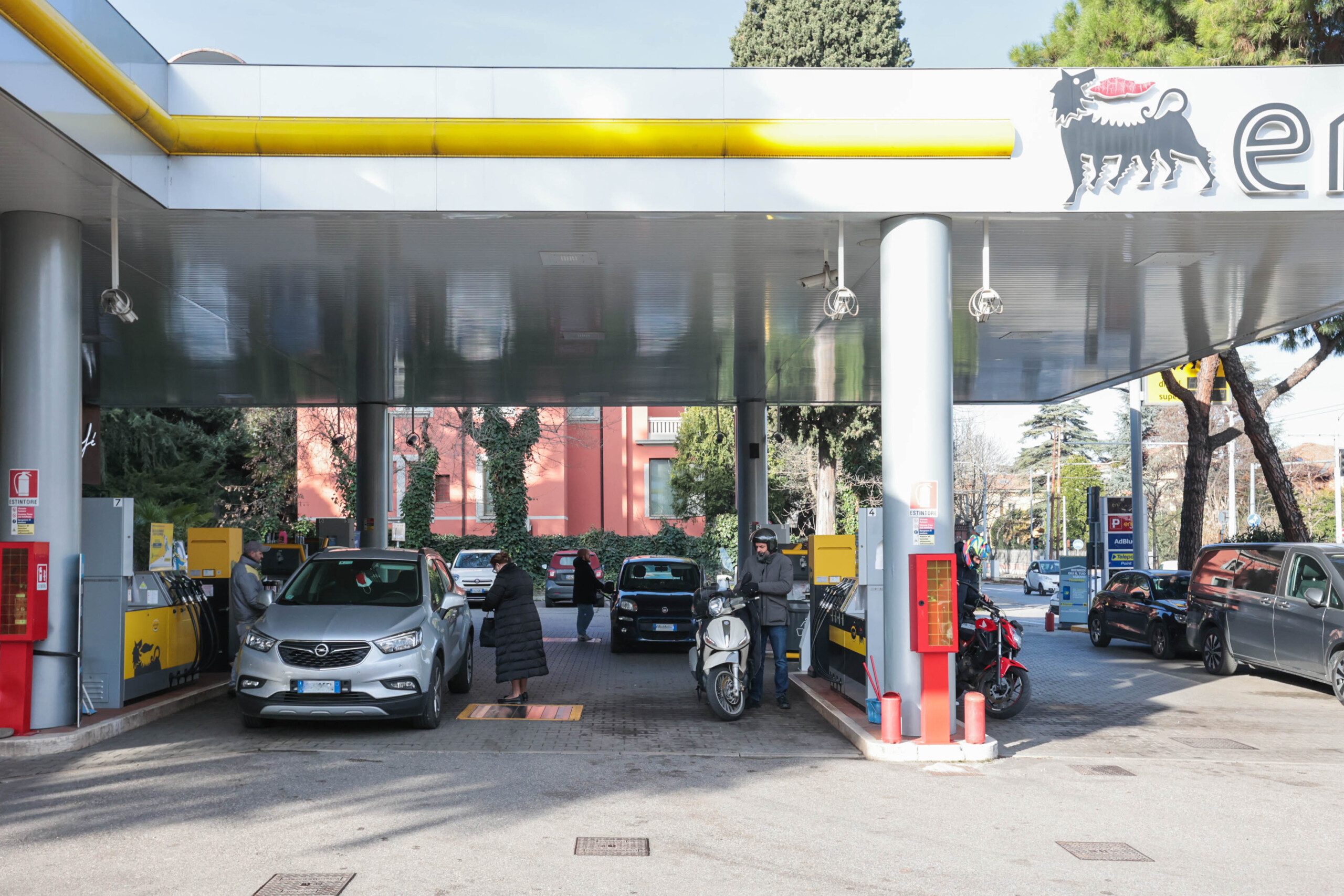 Fuel: Mimit reports average self-service petrol price at €1.751 per litre, diesel at €2.067 1 fuel mimit reports average self service petrol price at e1 751 per litre diesel at e2 067 scaled