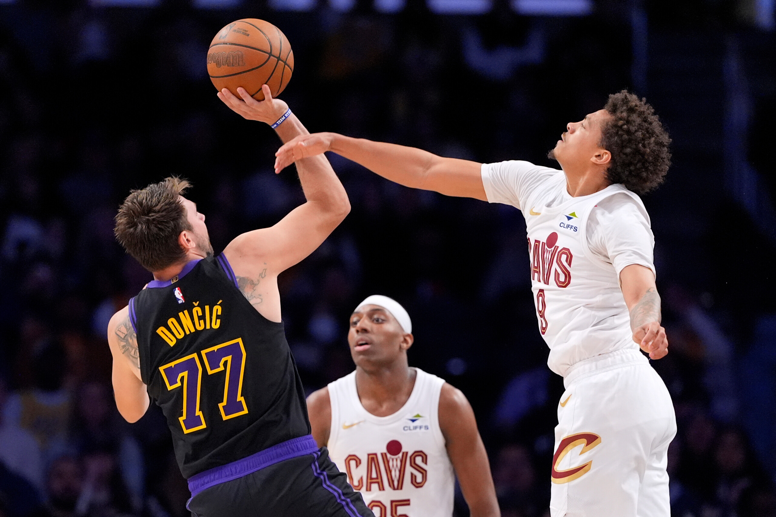 nba doncic leads the lakers detroit wins and consolidates its lead in the east scaled