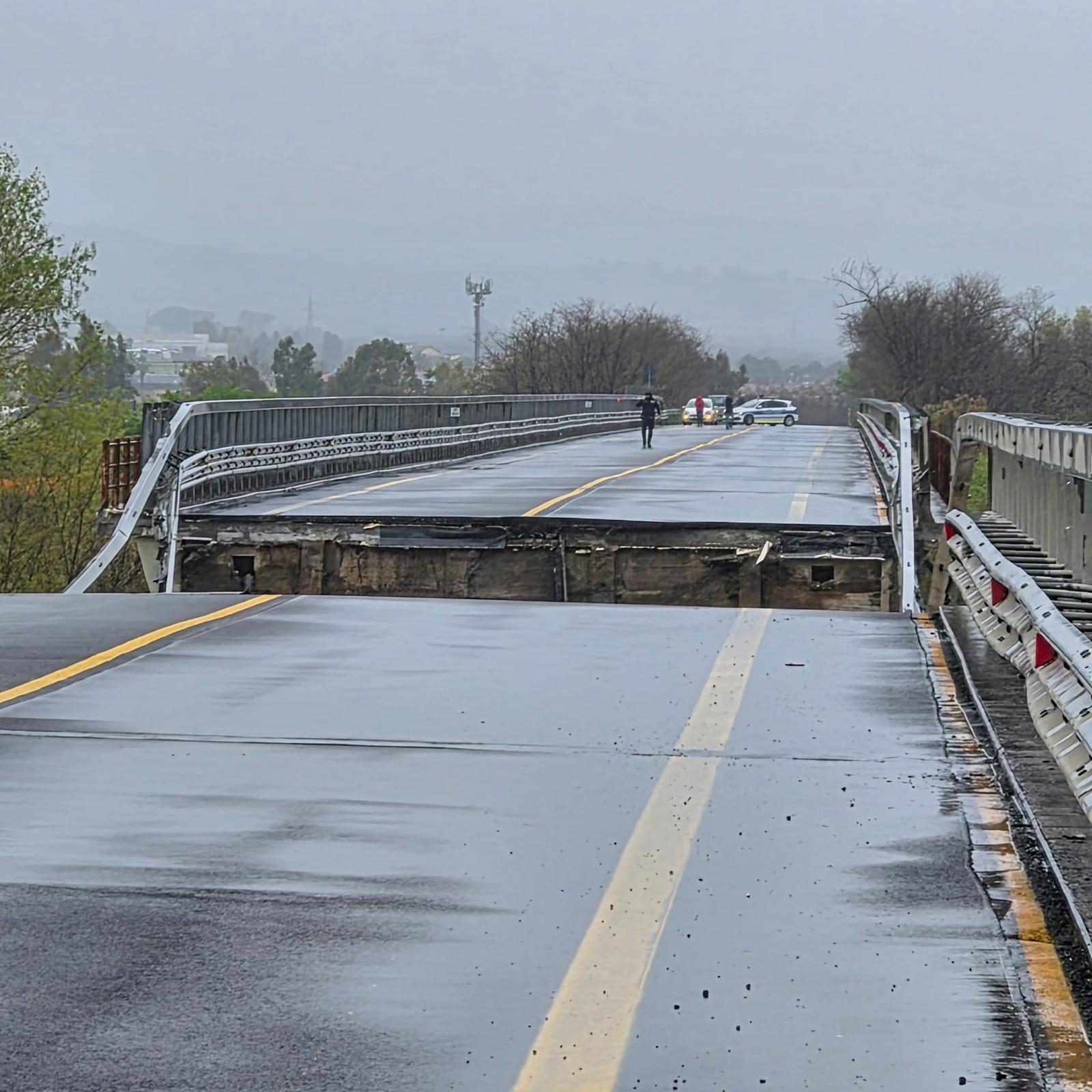 molise trigno bridge collapse investigation into barriers and safety along the stretch