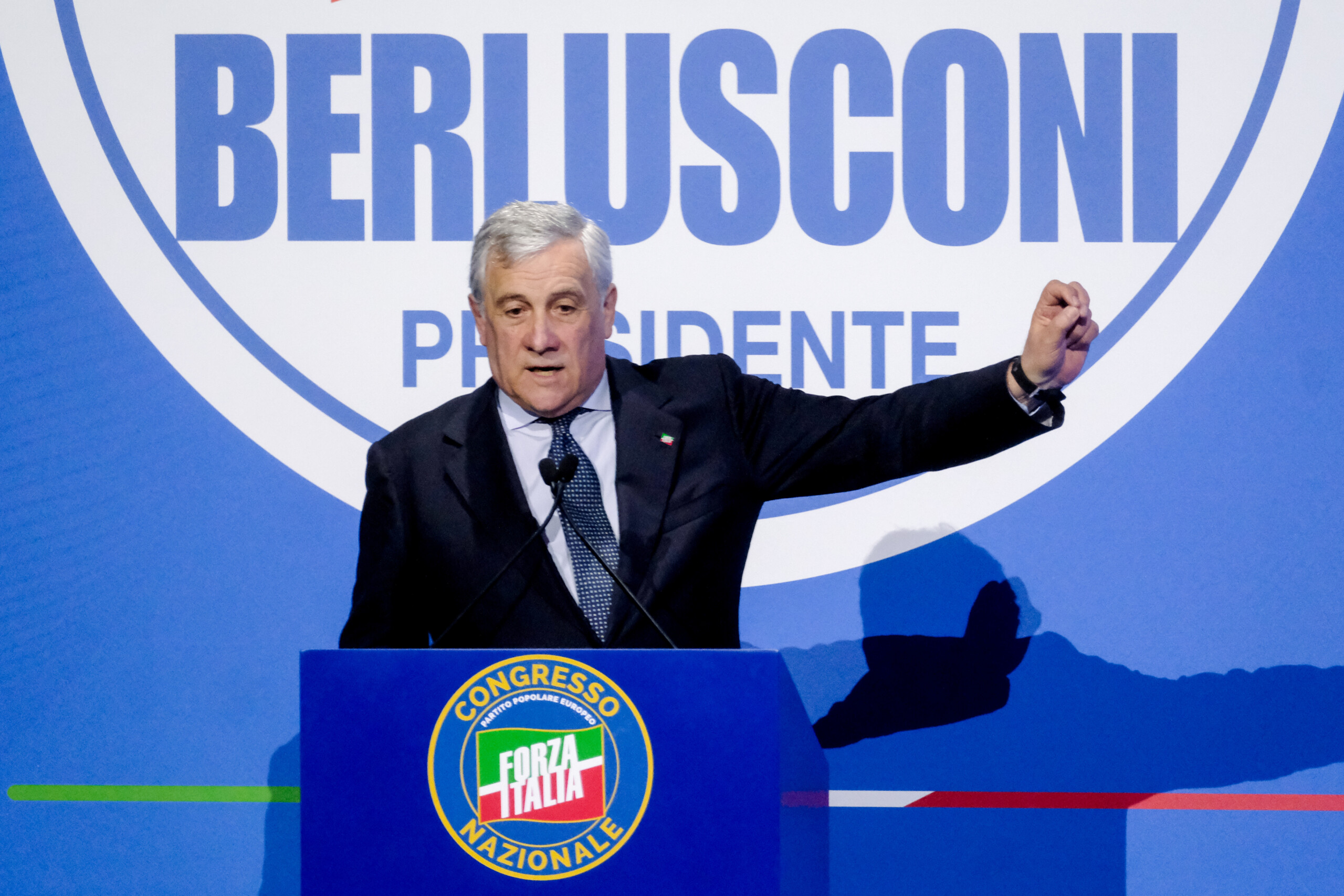 fi the meeting between tajani and the berlusconis has ended after more than four hours scaled