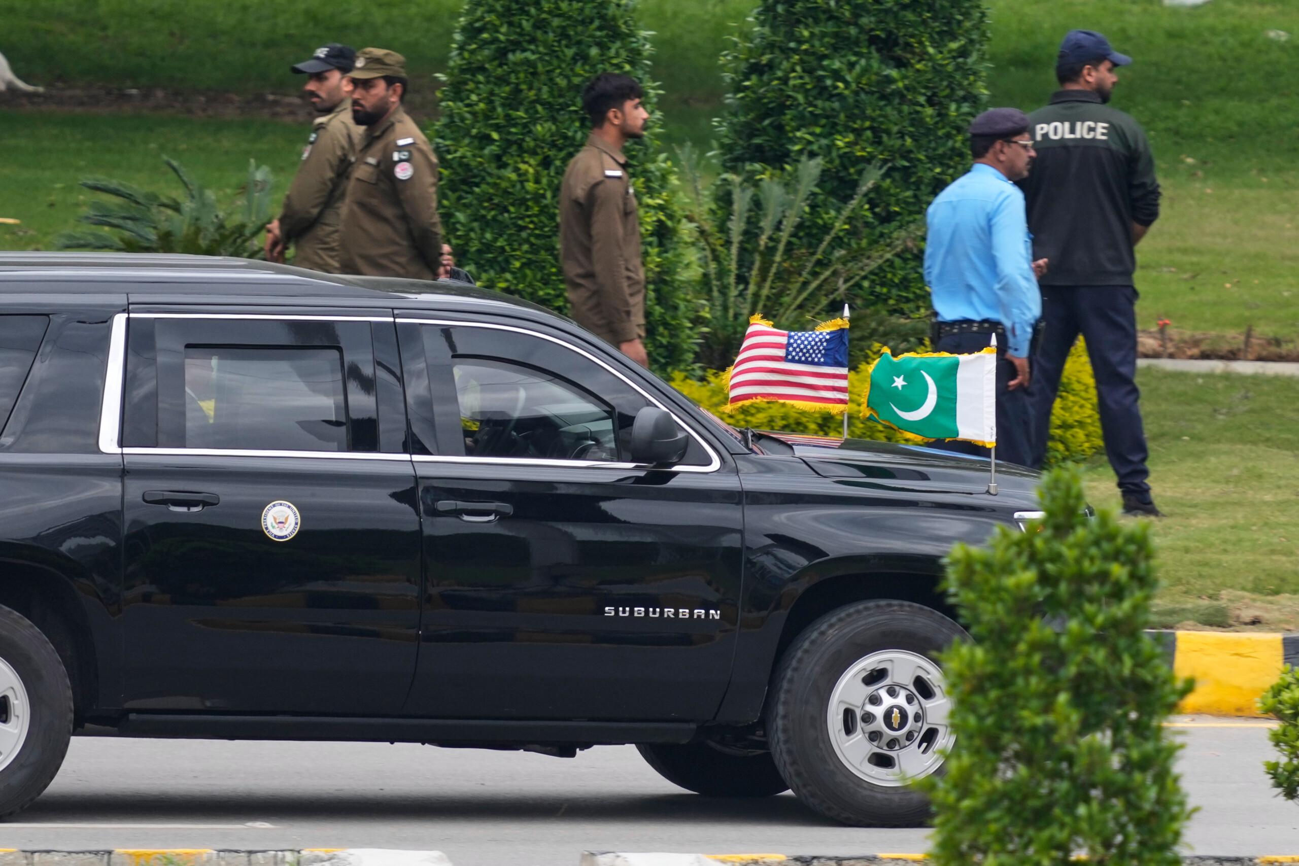 iran vance meets pakistani prime minister sharif in islamabad scaled