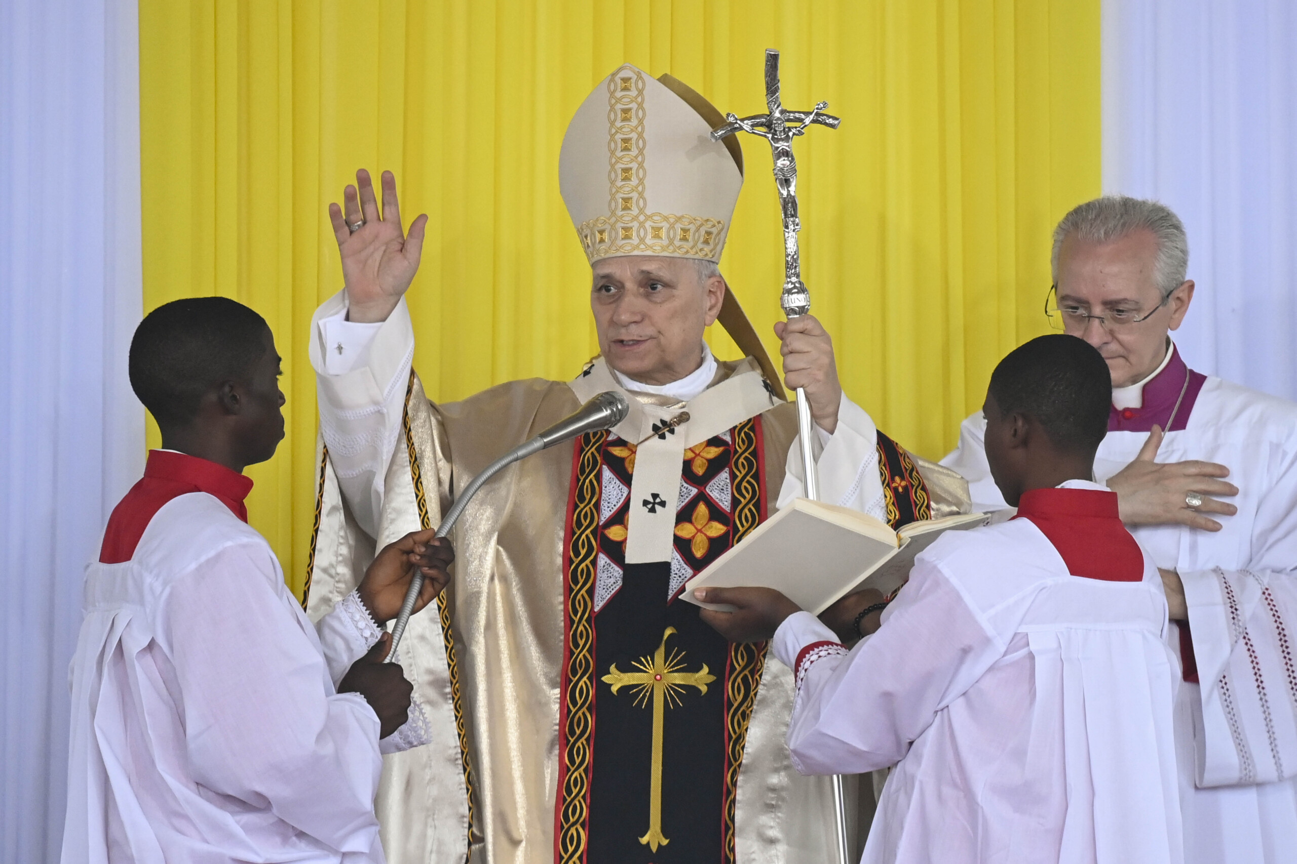 the pope arrives in douala cameroon scaled