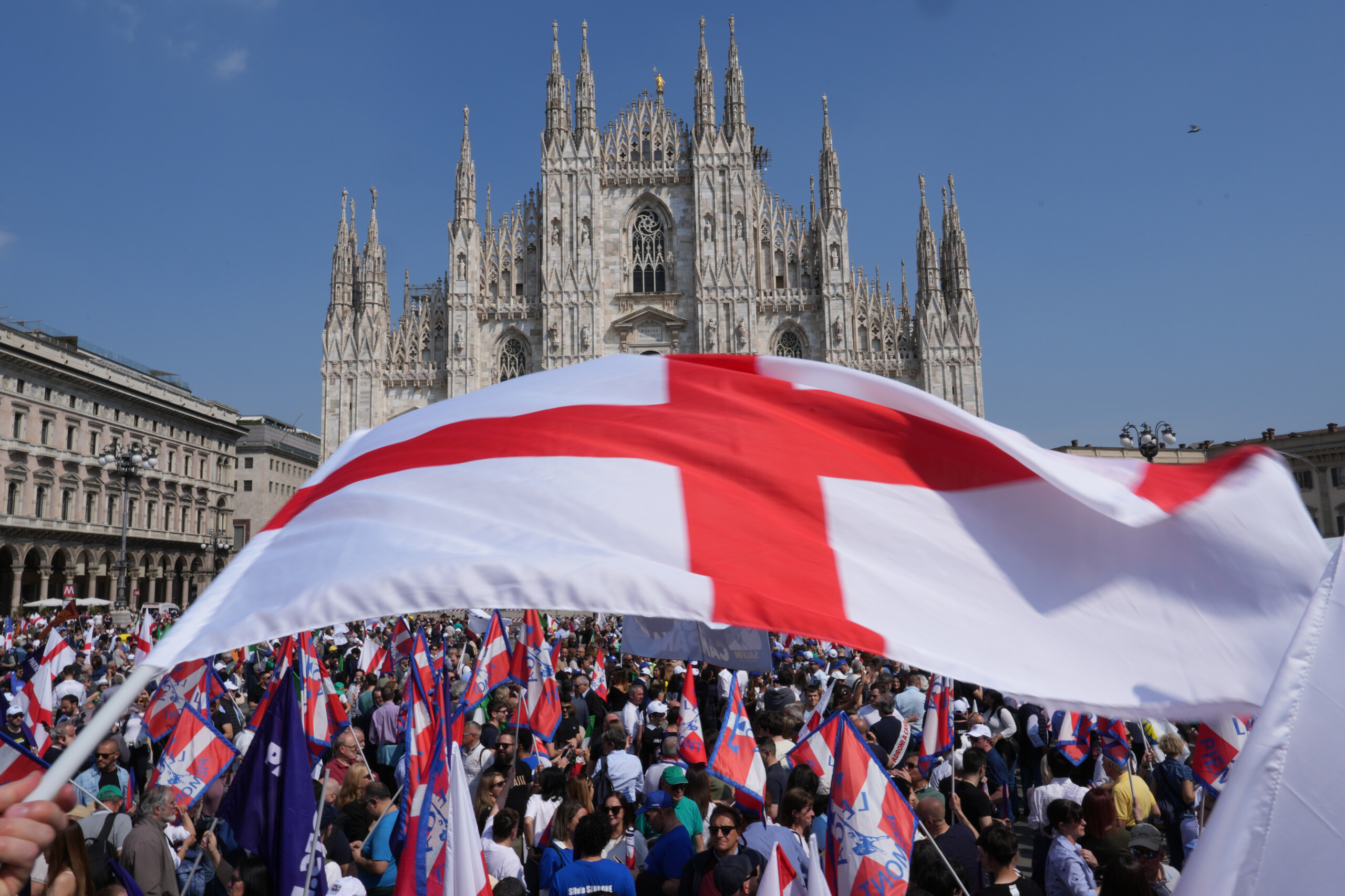 milan salvini piazza duomo embraces orban continue the battle to defend borders scaled