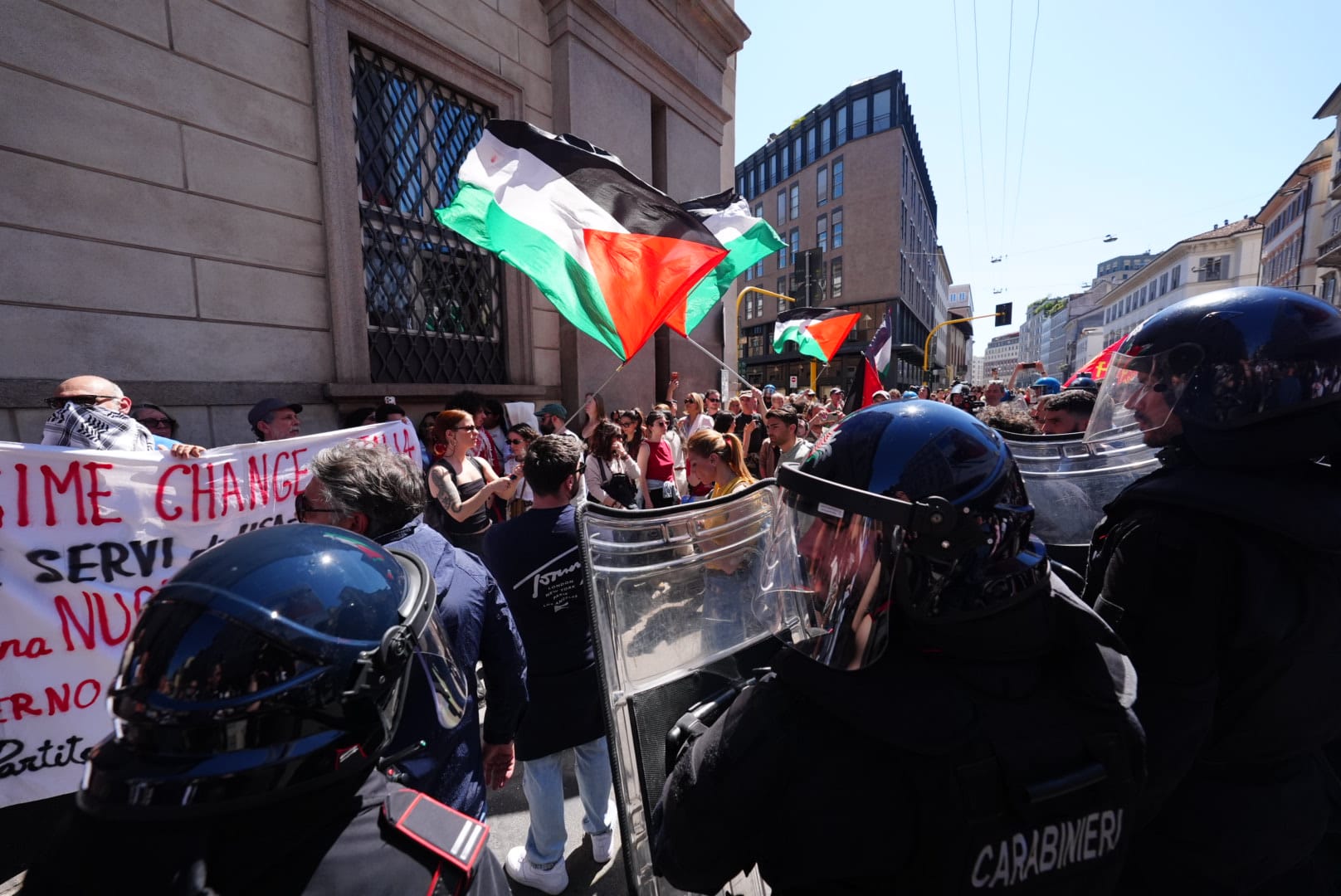 25 april pro palestine demonstrators block a march in milan