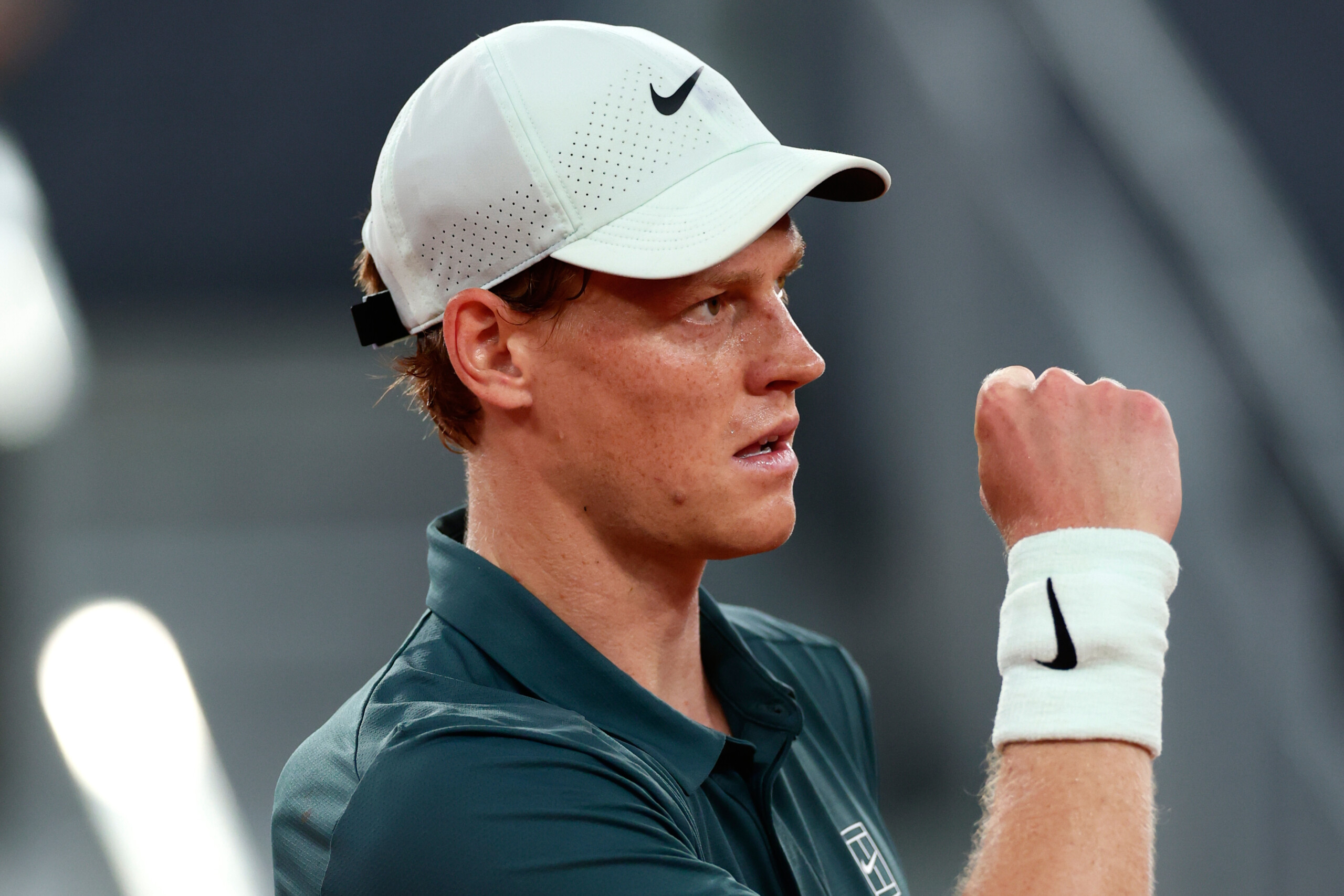 atp madrid sinner reaches the final beating fils in straight sets scaled