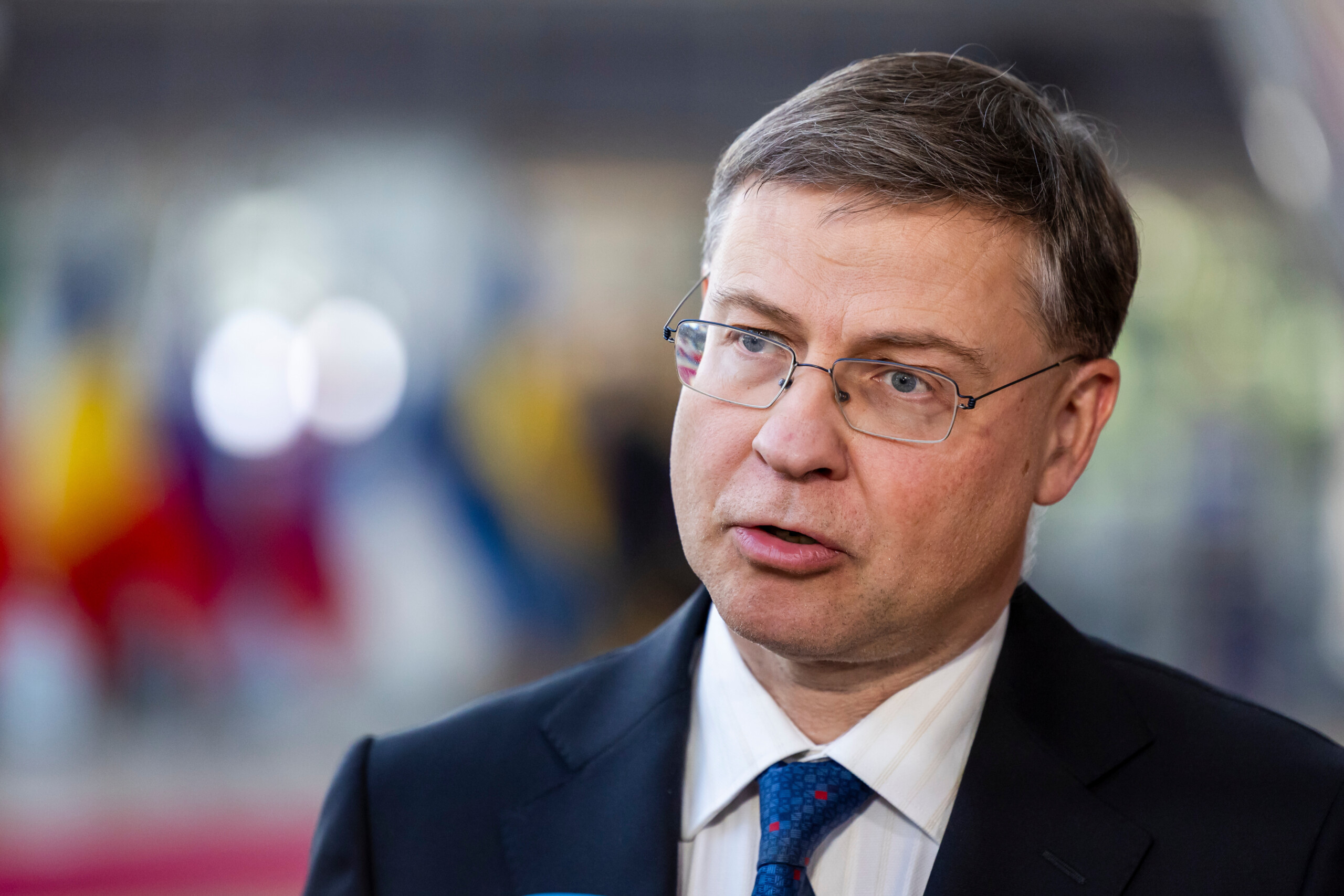 eu dombrovskis we are working closely with member states on the response to the crisis scaled