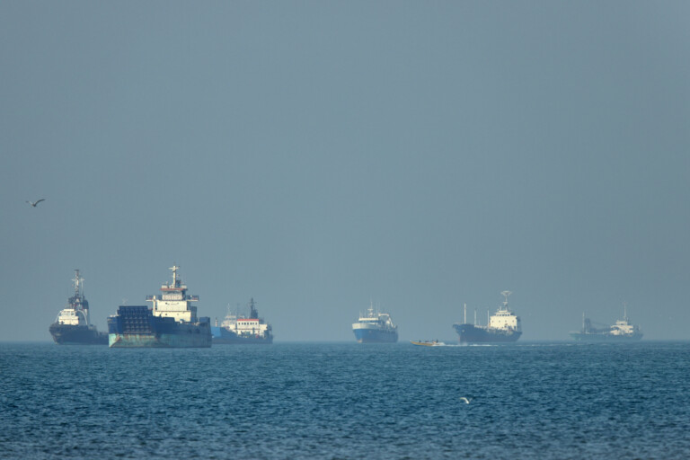 iran maersk vessel leaves hormuz under us escort but tehran media deny it