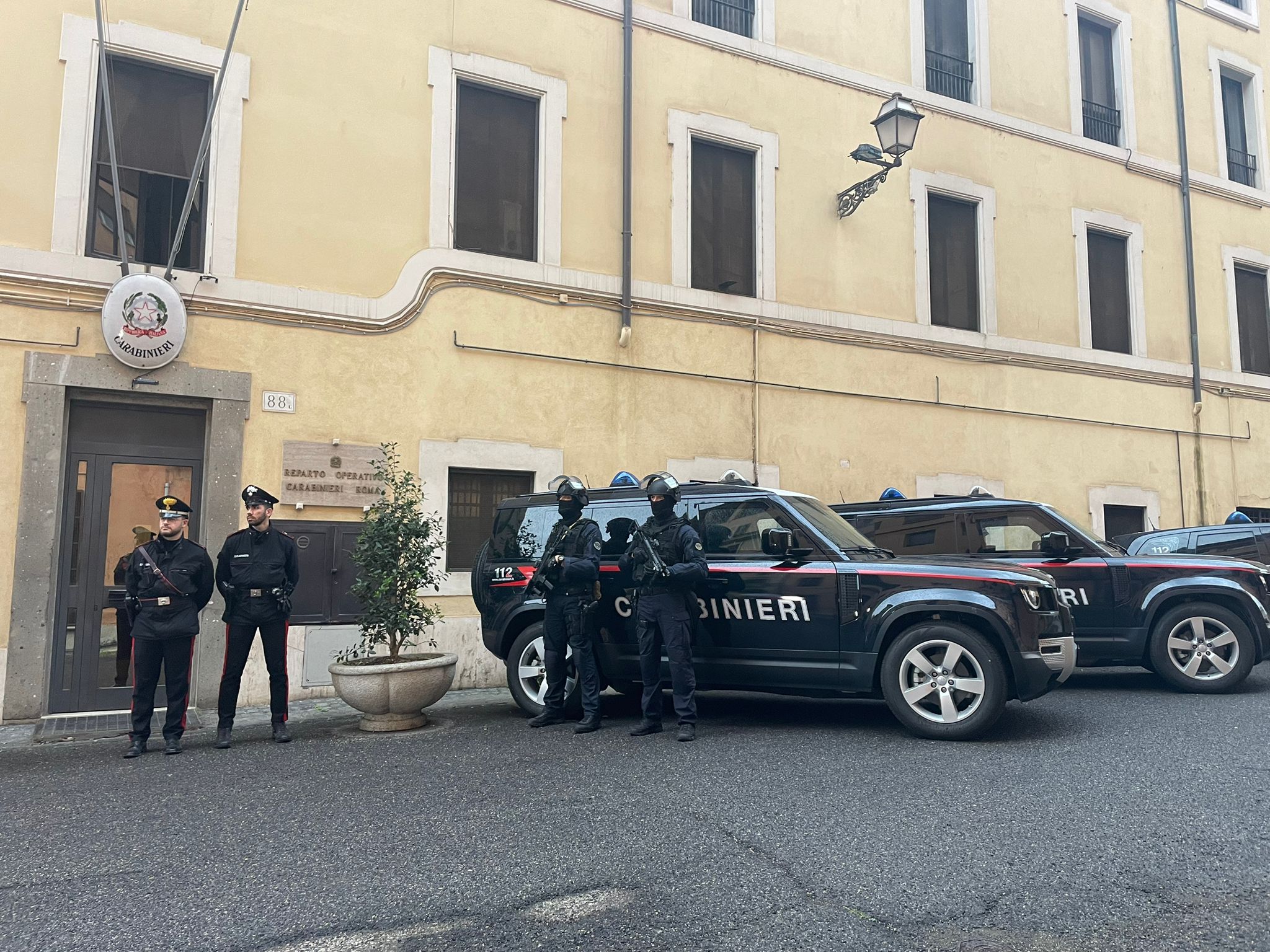 rome drug dealing and attempted murder 18 people linked to the senese clan arrested
