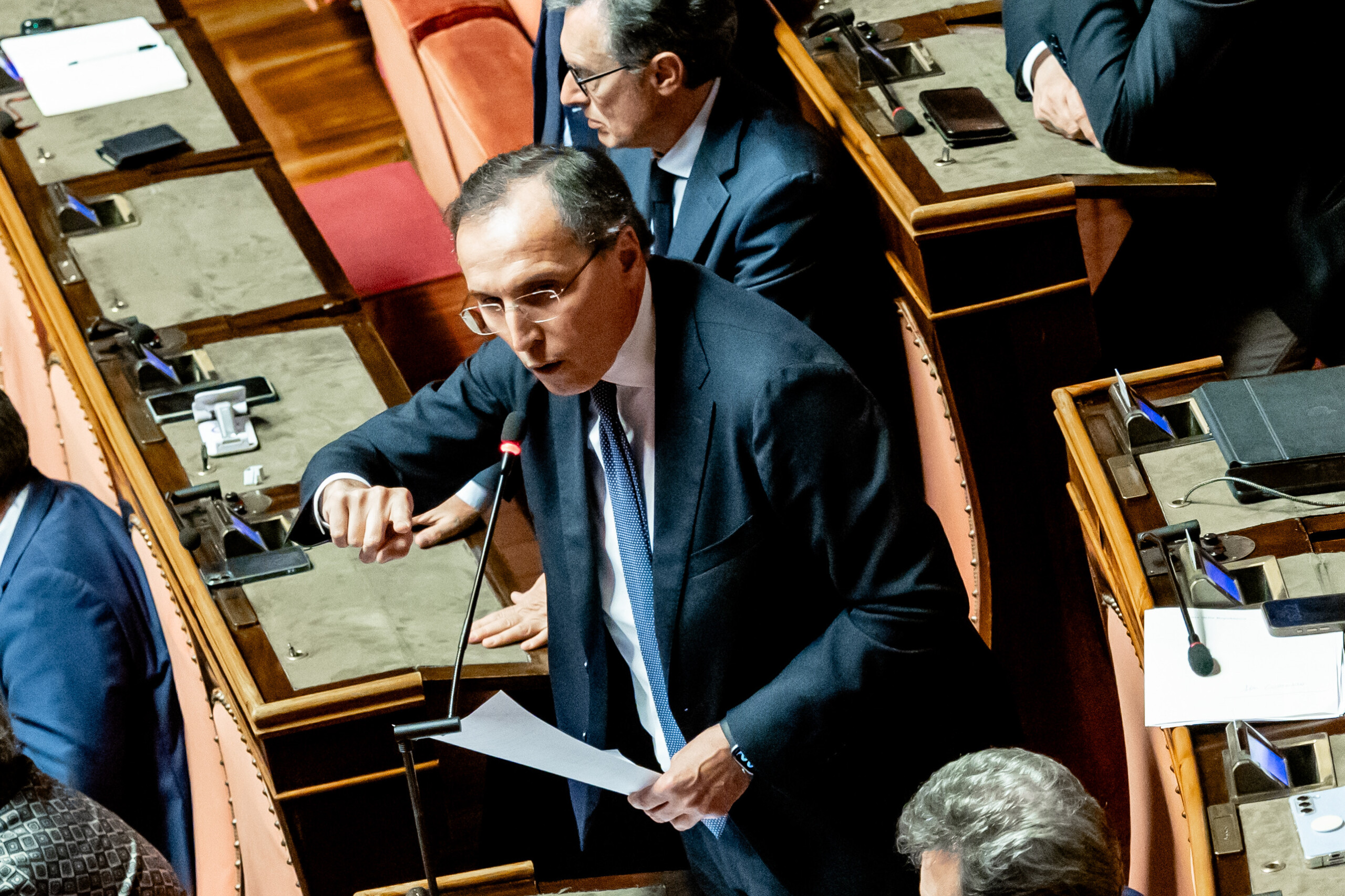 electoral law pd talks with the majority only to discuss italian salaries scaled