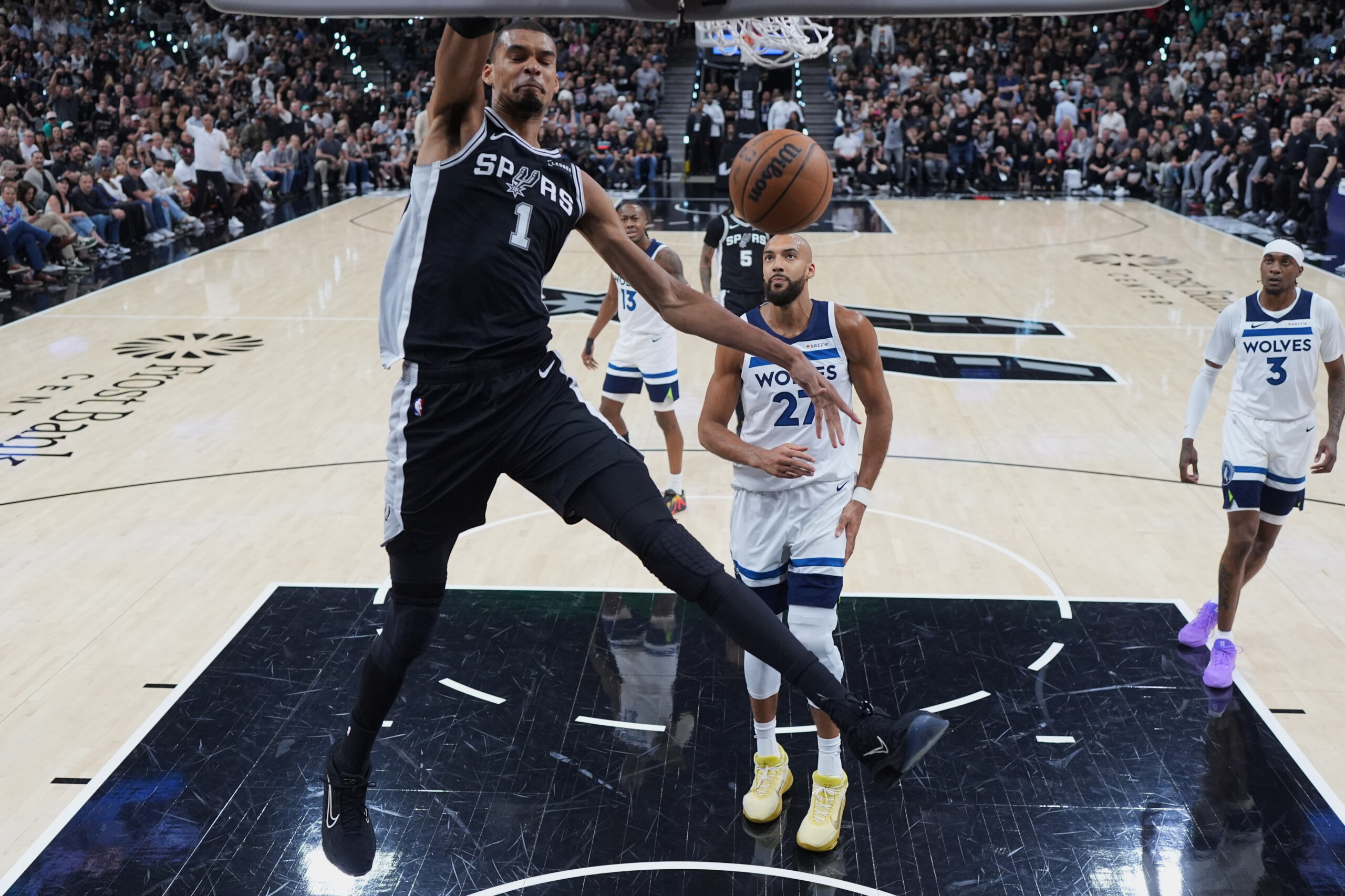 NBA: Playoffs – Wembanyama leads San Antonio; Spurs lead 3-2 over Minnesota 1 nba playoffs wembanyama leads san antonio spurs lead 3 2 over minnesota scaled