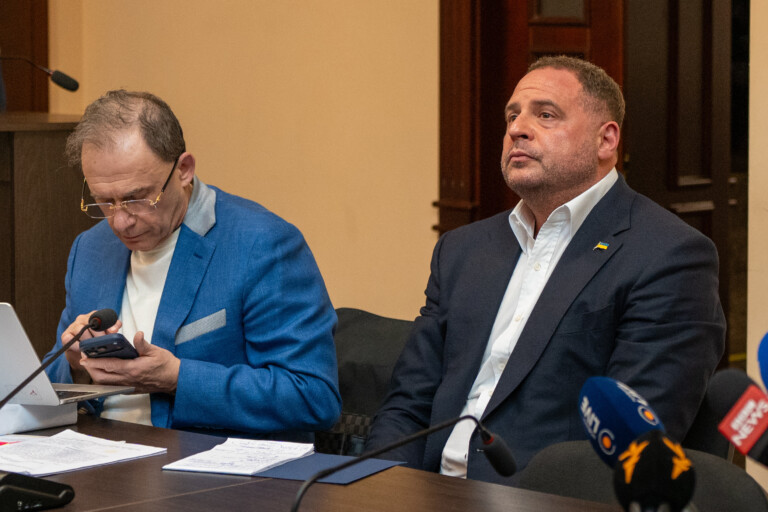 ukraine court orders yermak to be remanded in custody subject to bail