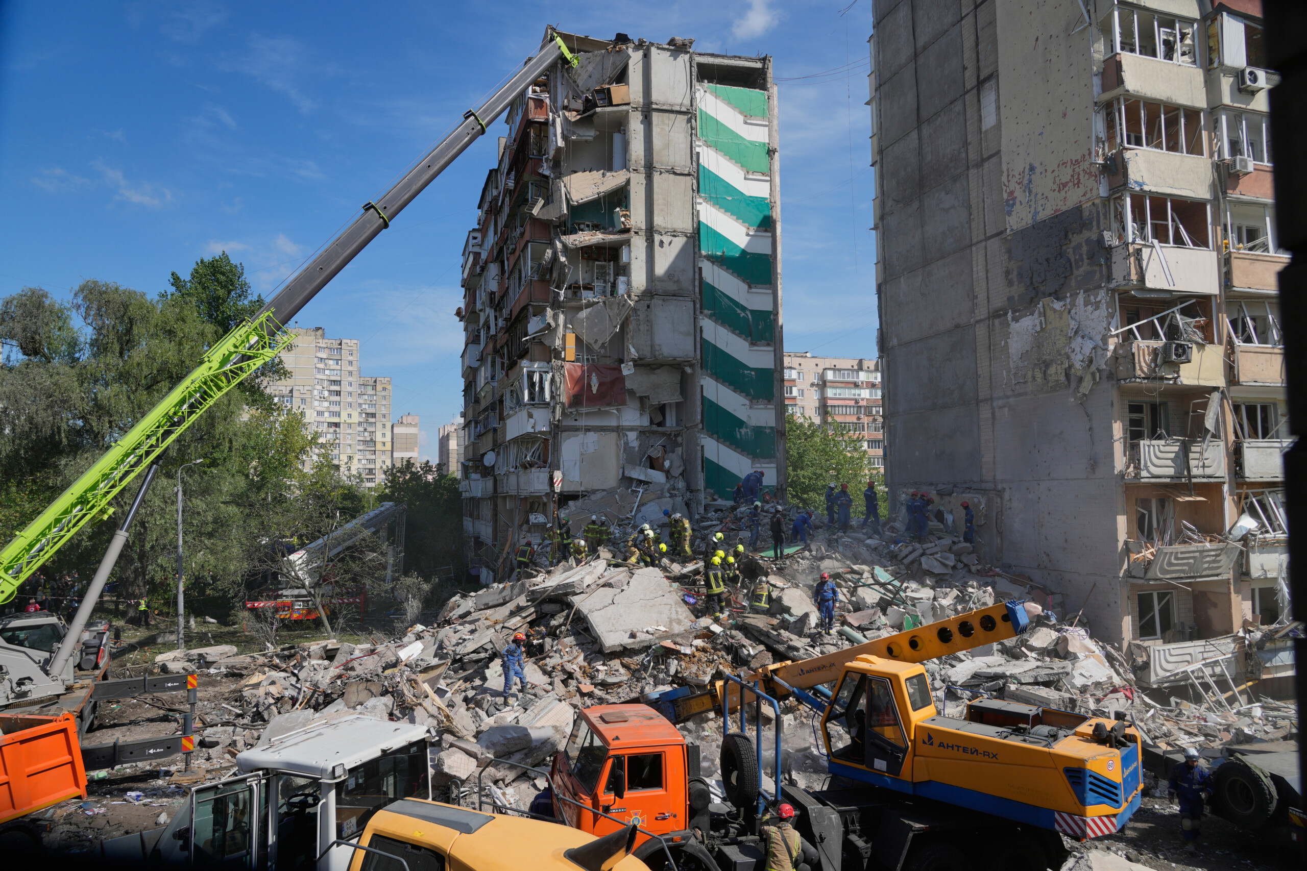 ukraine death toll from russian air strikes on kyiv rises to 24 including 3 children scaled