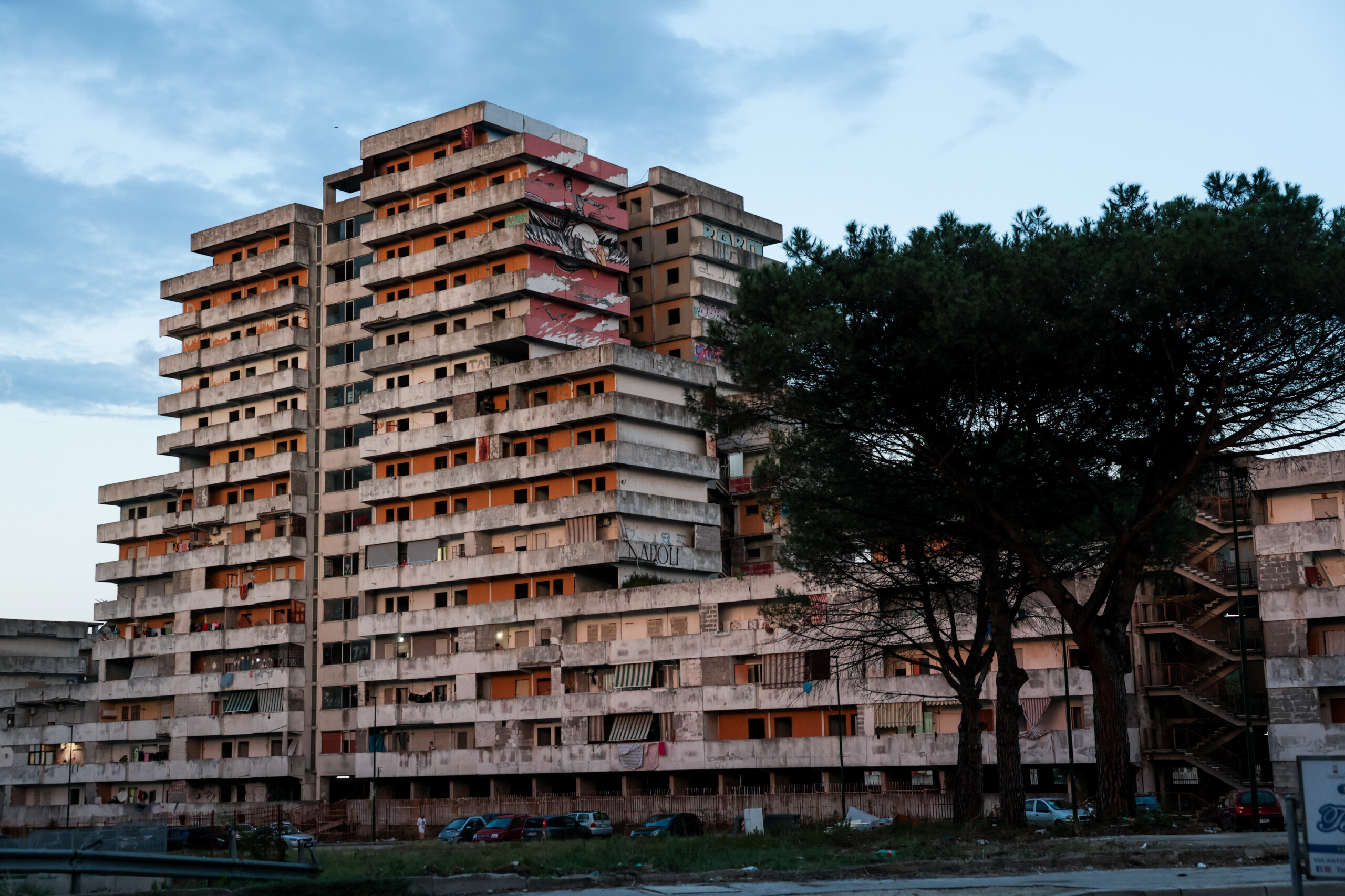 Naples: part of the Vela Rossa in Scampia collapses; the building was unoccupied 1 naples part of the vela rossa in scampia collapses the building was unoccupied scaled