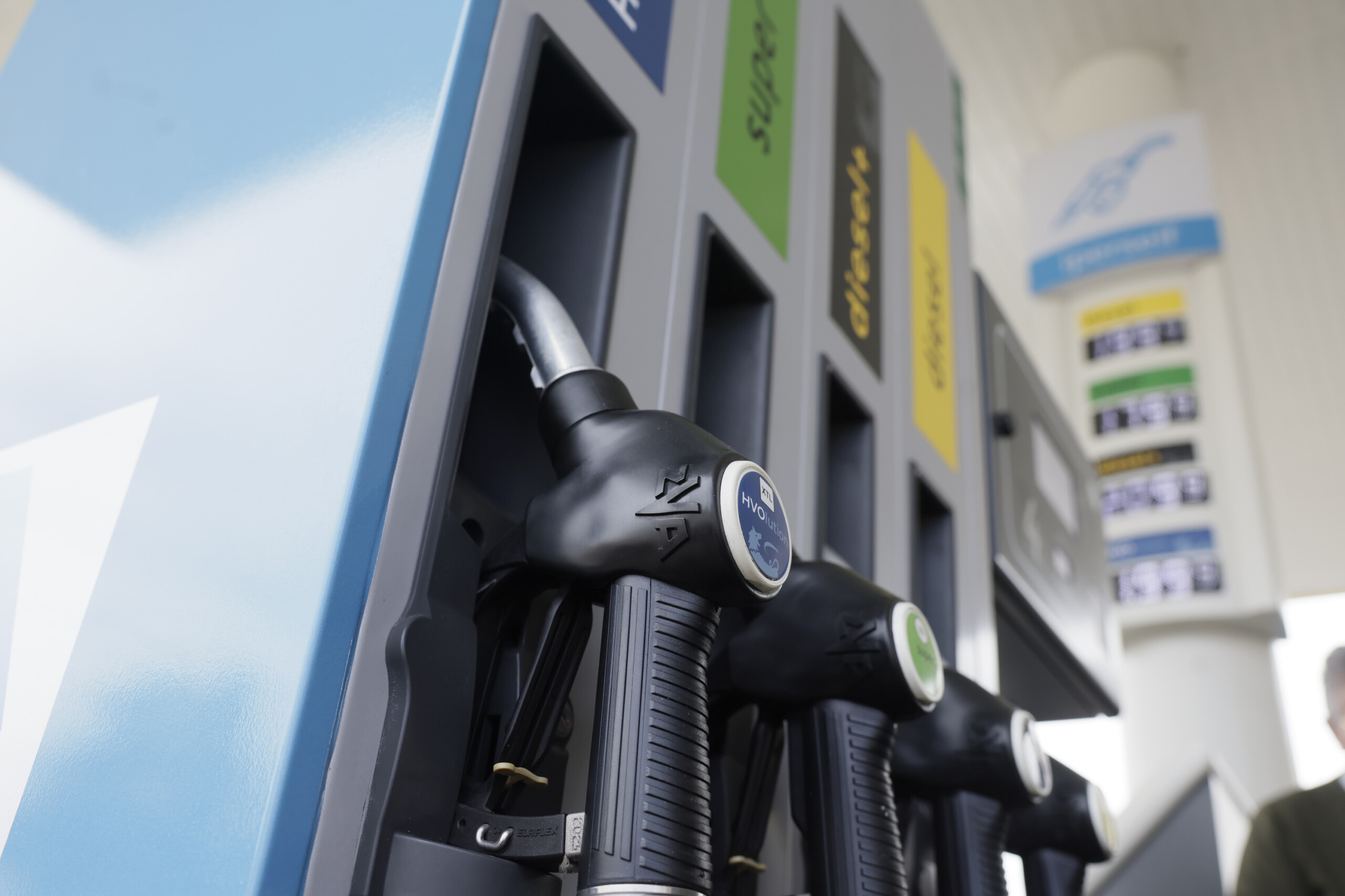 Fuel: Mimit reports average self-service petrol price at €1.968 per litre, diesel at €2.037 1 fuel mimit reports average self service petrol price at e1 968 per litre diesel at e2 037 scaled