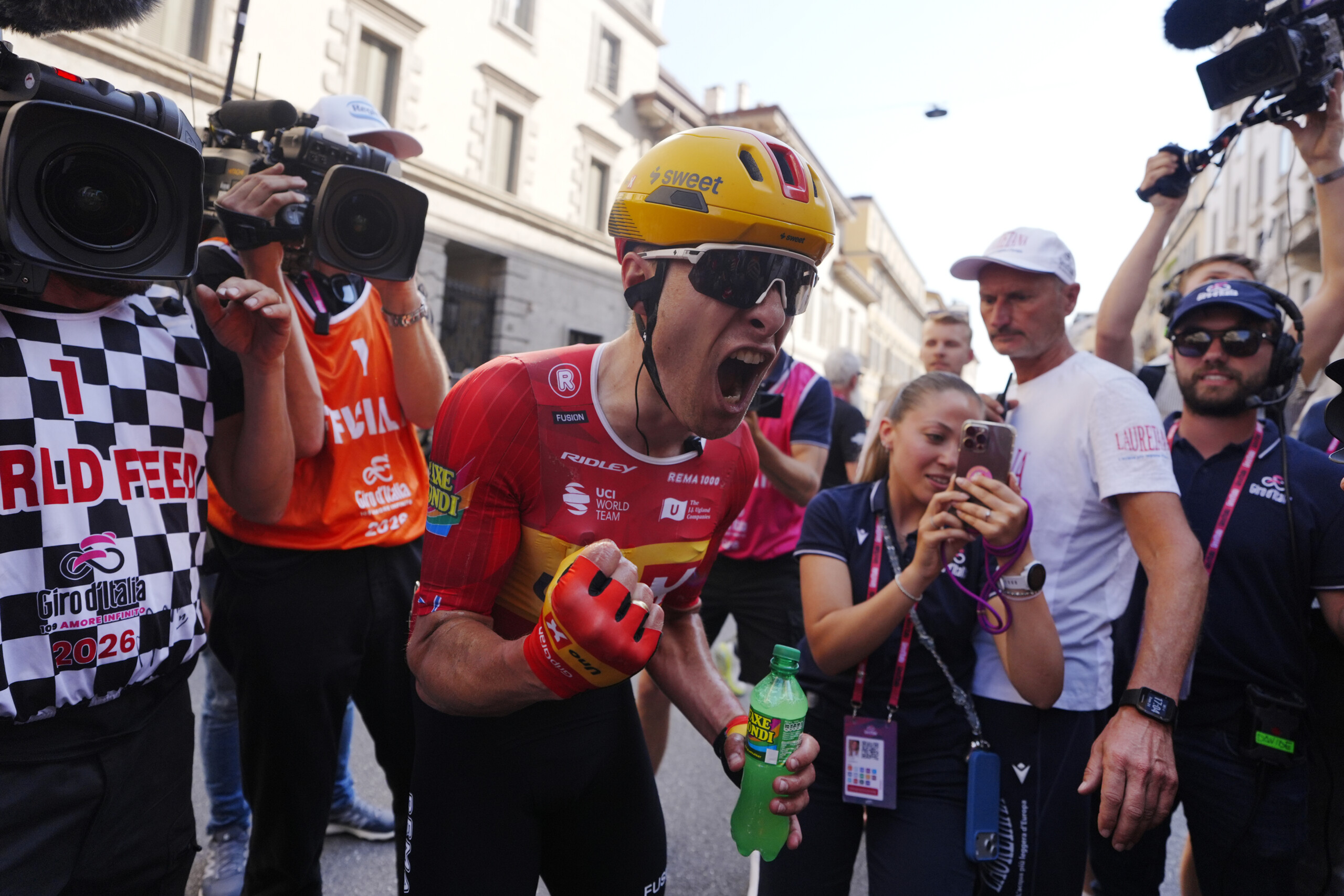 giro ditalia lavik wins stage 15 vingegaard retains the pink jersey scaled