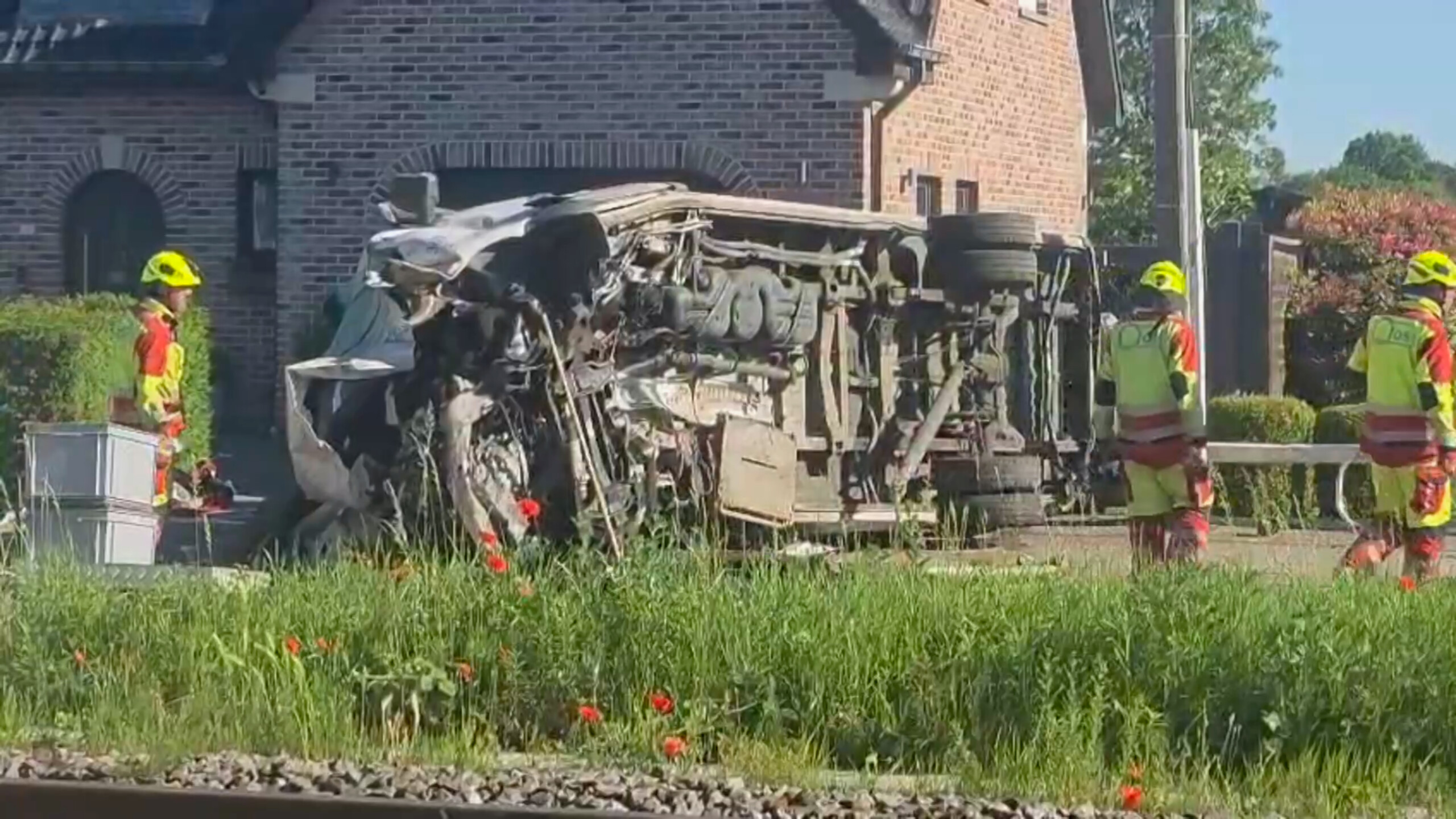 Belgium: train collides with school bus at level crossing, at least four dead 1 belgium train collides with school bus at level crossing at least four dead scaled