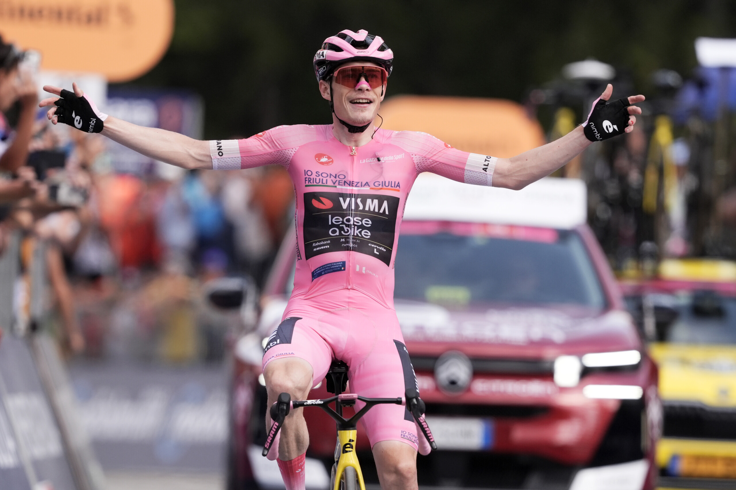 Giro d'Italia: Vingegaard dominates Stage 16 as well, consolidating his lead in the pink jersey. Eulalio takes the Conad white jersey 1 giro ditalia vingegaard dominates stage 16 as well consolidating his lead in the pink jersey eulalio takes the conad white jersey scaled