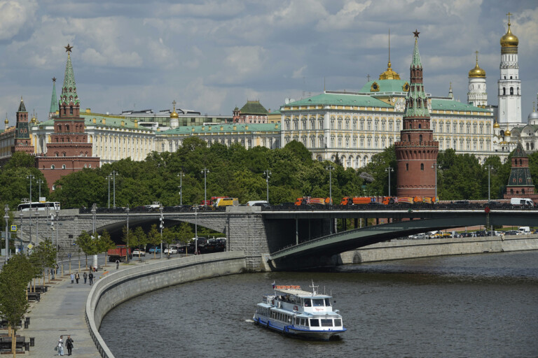 ukraine moscow ready to strike kiev at any moment