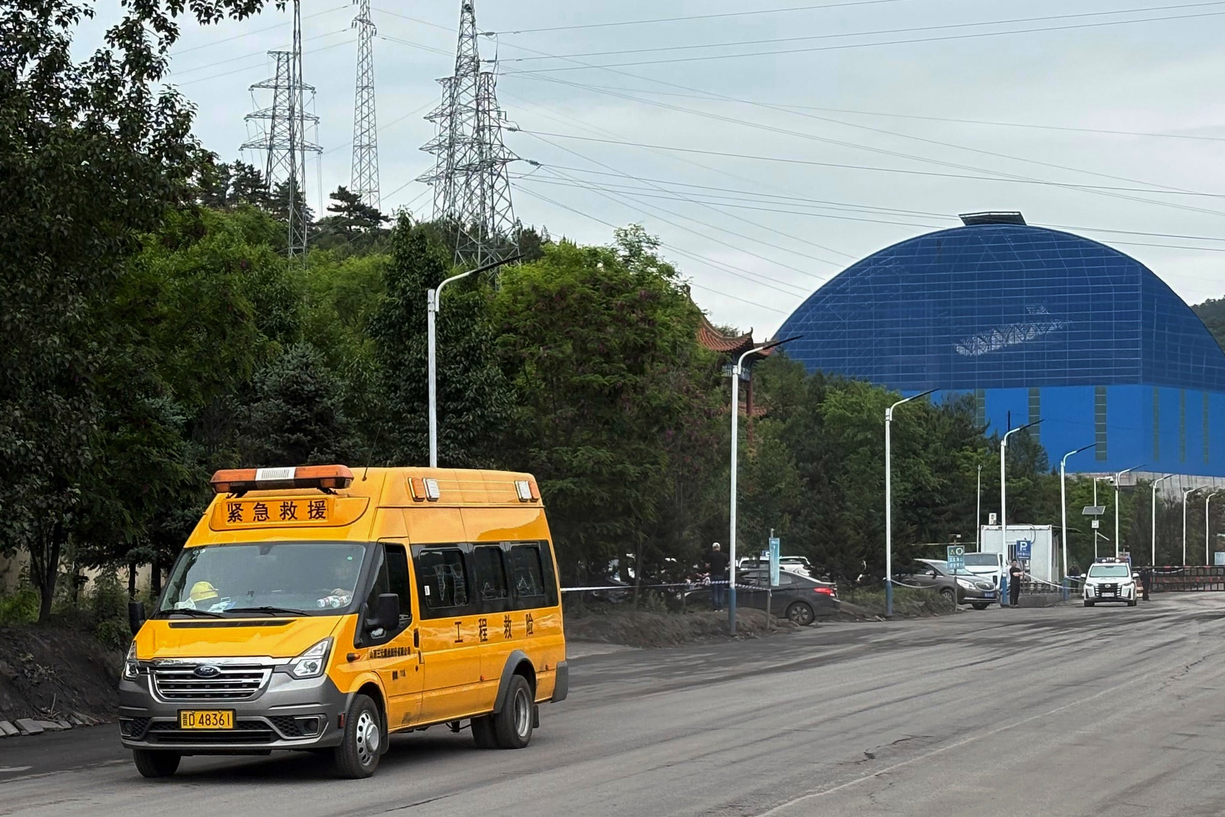 China: Collapse at an illegal mine leaves 5 dead and one injured 1 china collapse at an illegal mine leaves 5 dead and one injured