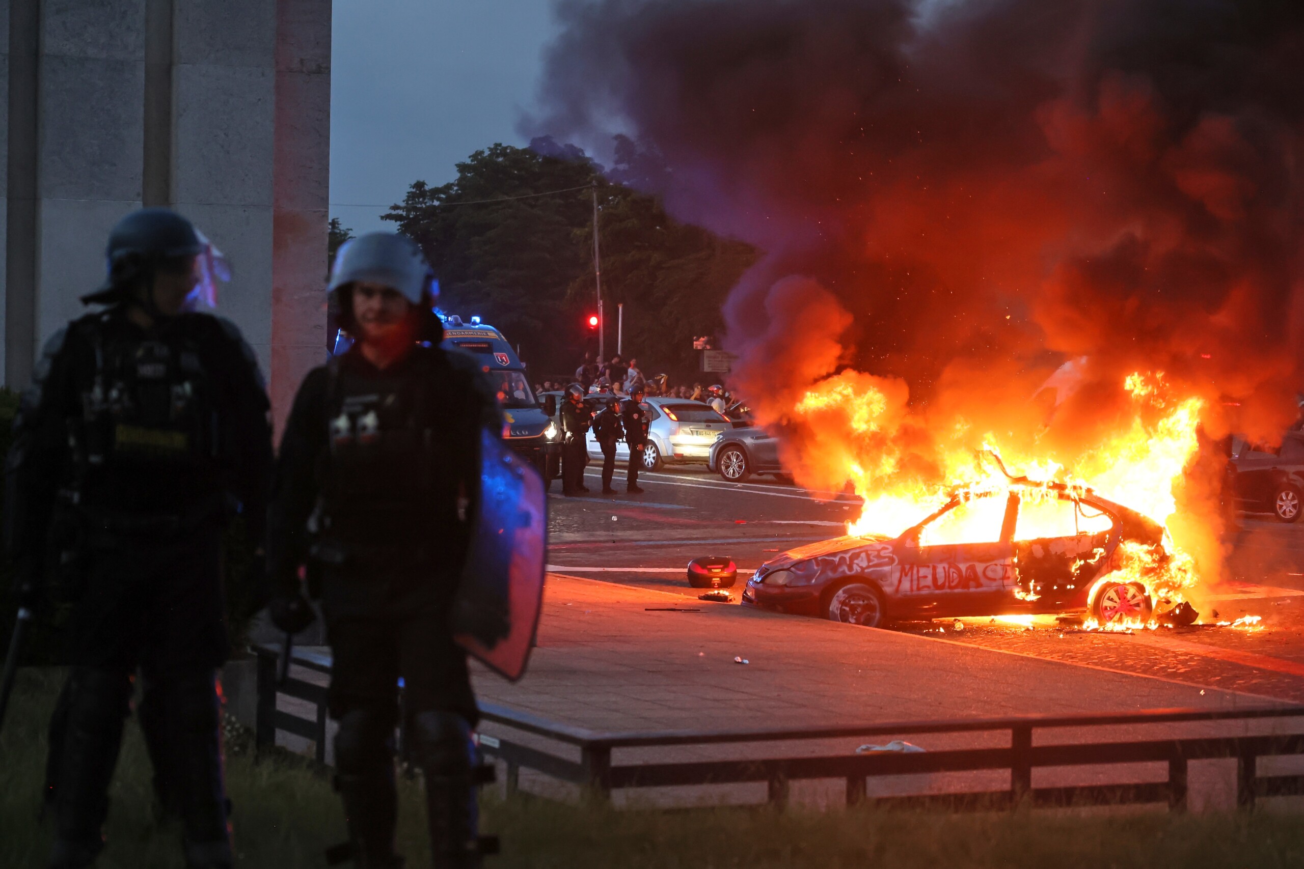 France: one dead and one seriously injured in incidents during PSG celebrations 1 france one dead and one seriously injured in incidents during psg celebrations scaled