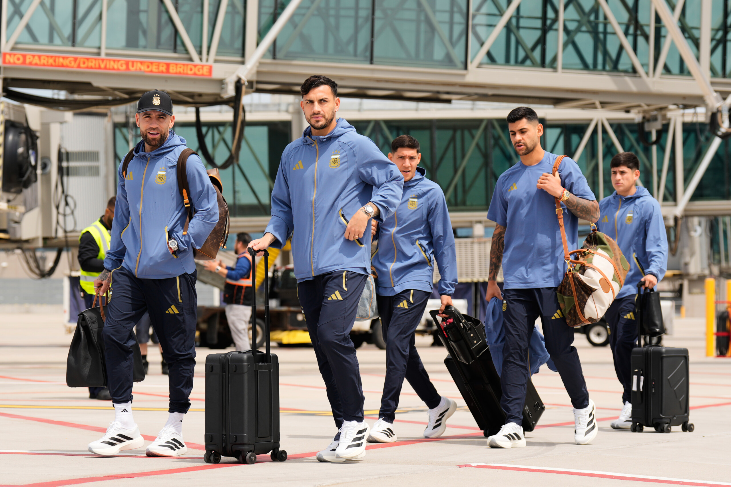 2026 world cup argentina arrive in the us with number 10 messi on the tail of the plane scaled