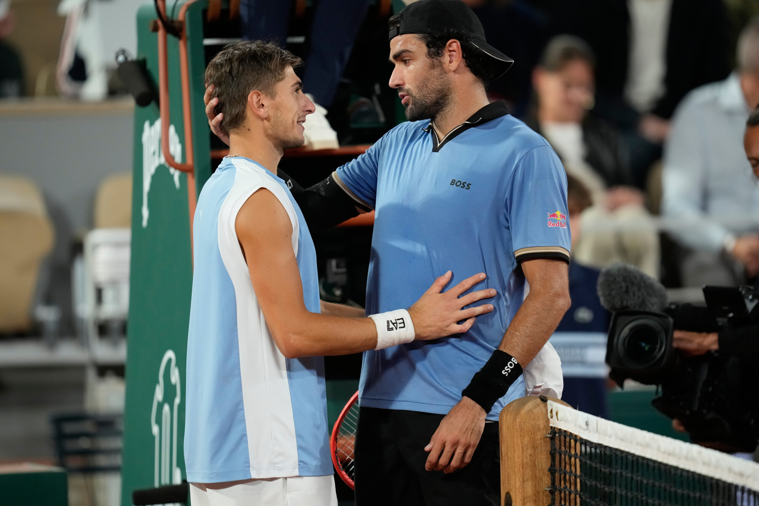 roland garros berrettini withdraws arnaldi through to the semi finals to face cobolli scaled