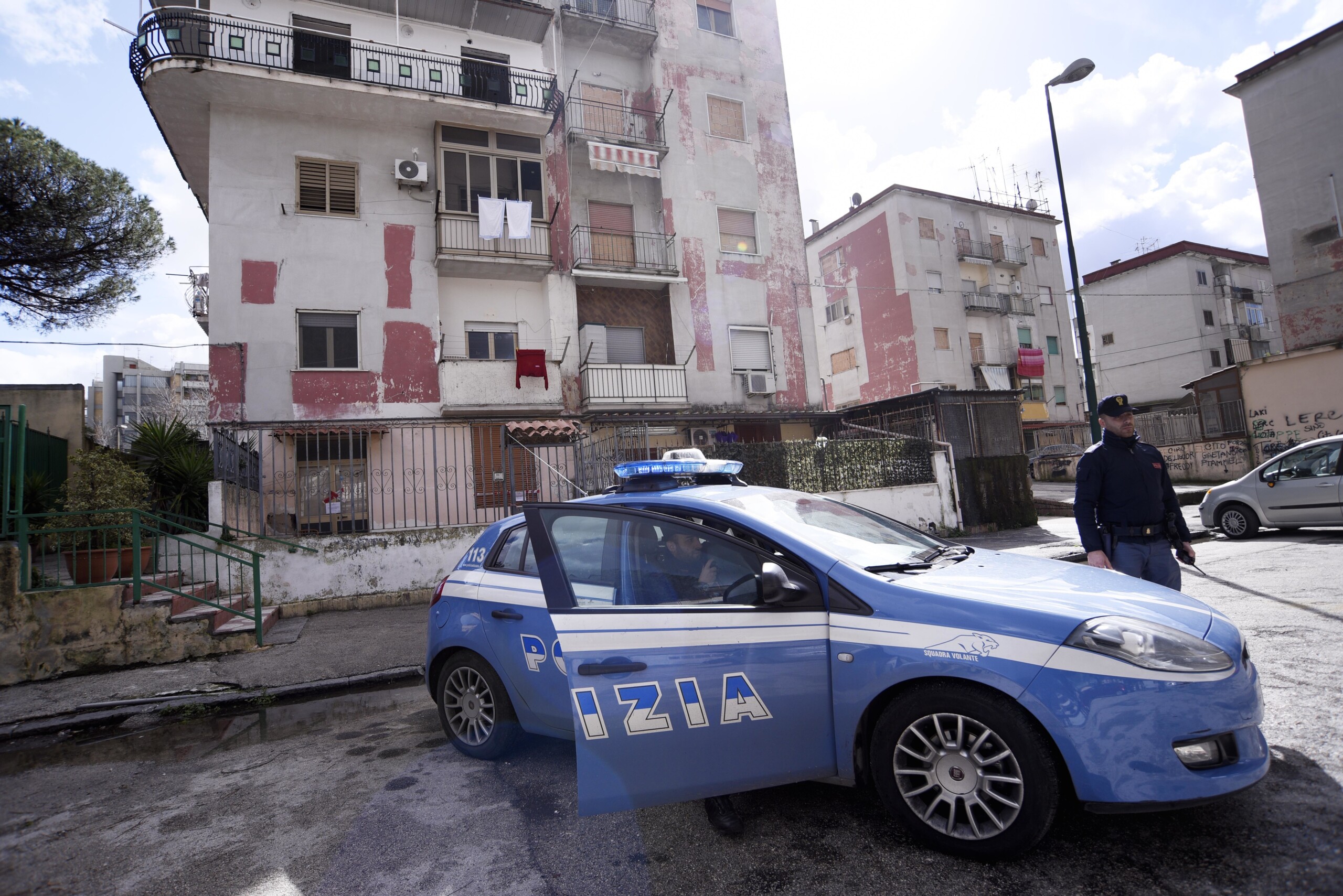 Naples: disabled man shot in the leg over a social media ‘like’; a young man arrested 1 naples disabled man shot in the leg over a social media like a young man arrested scaled