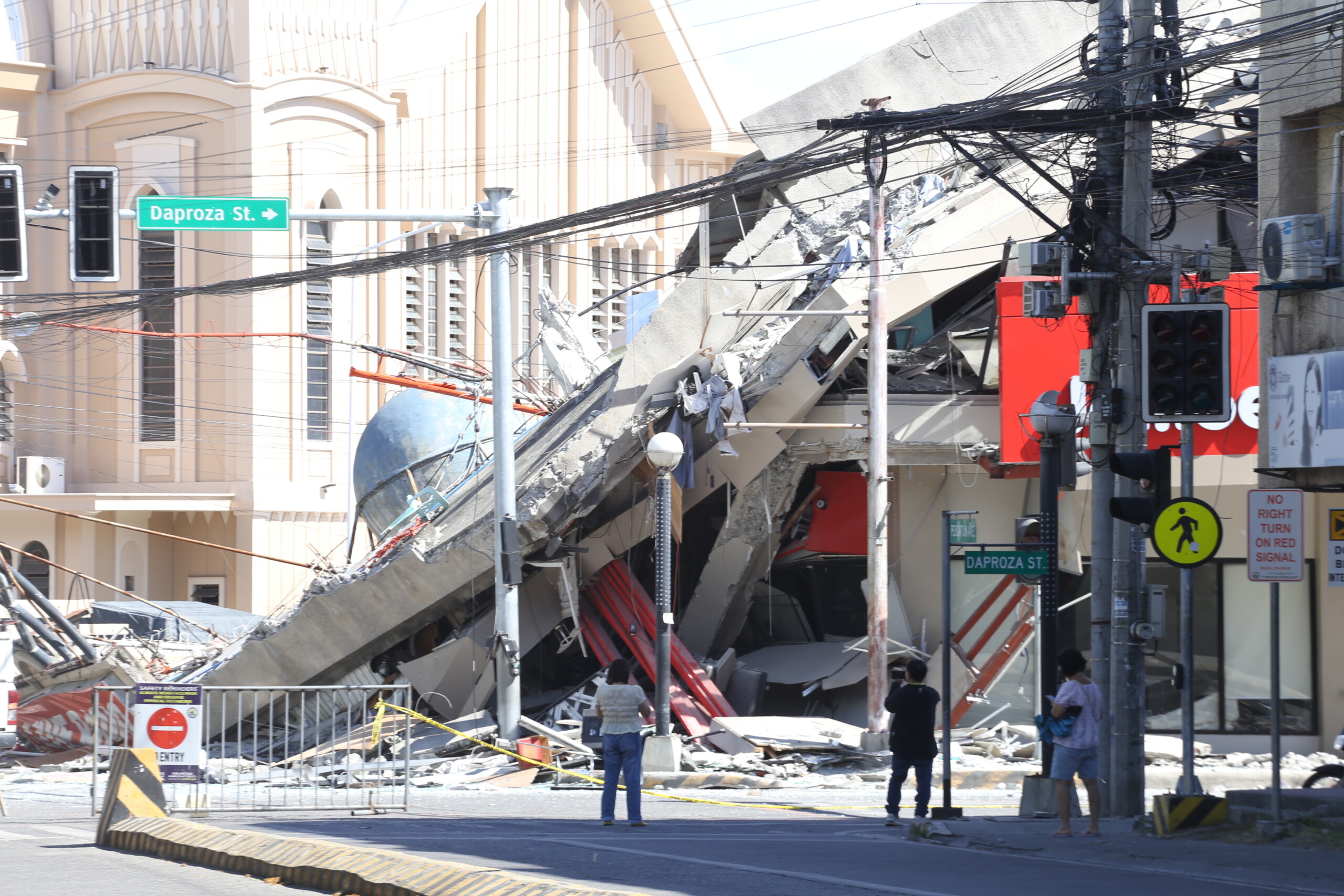 Philippines earthquake: 500 injured and 20,000 displaced 1 philippines earthquake 500 injured and 20000 displaced scaled