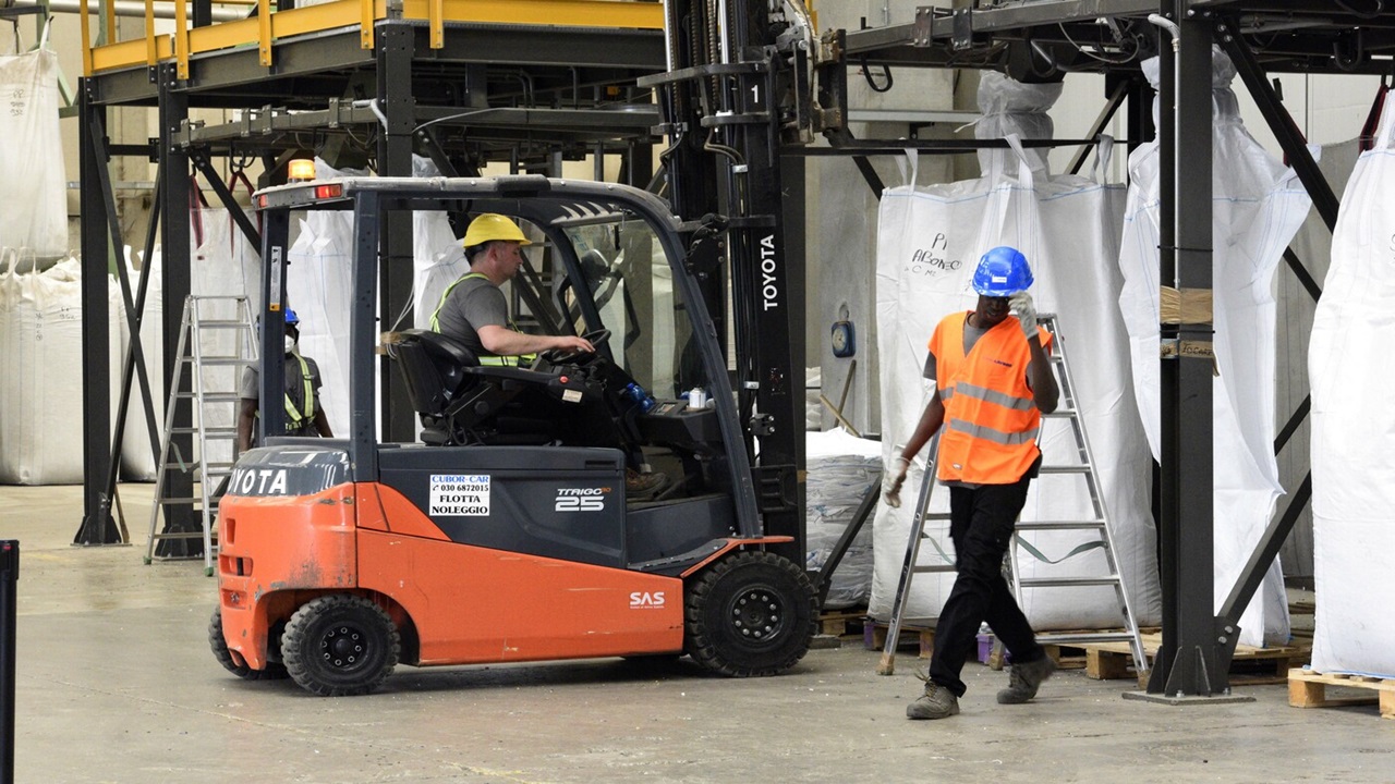 Industry: Istat reports a 0.5% rise in output in April, up 1.3% year-on-year 1 industry istat reports a 0 5 rise in output in april up 1 3 year on year