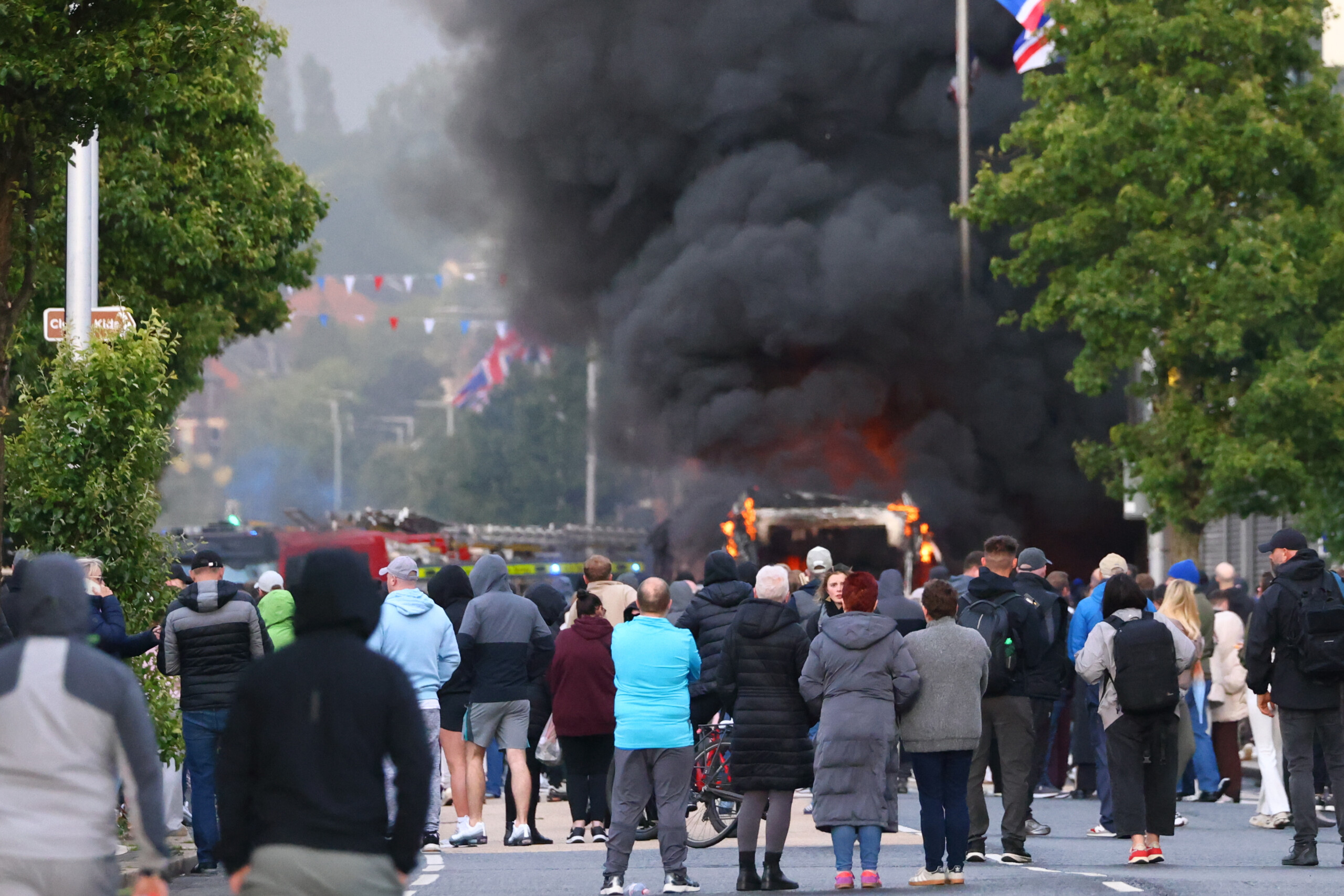 United Kingdom, two police officers injured in protests in Belfast 1 united kingdom two police officers injured in protests in belfast scaled