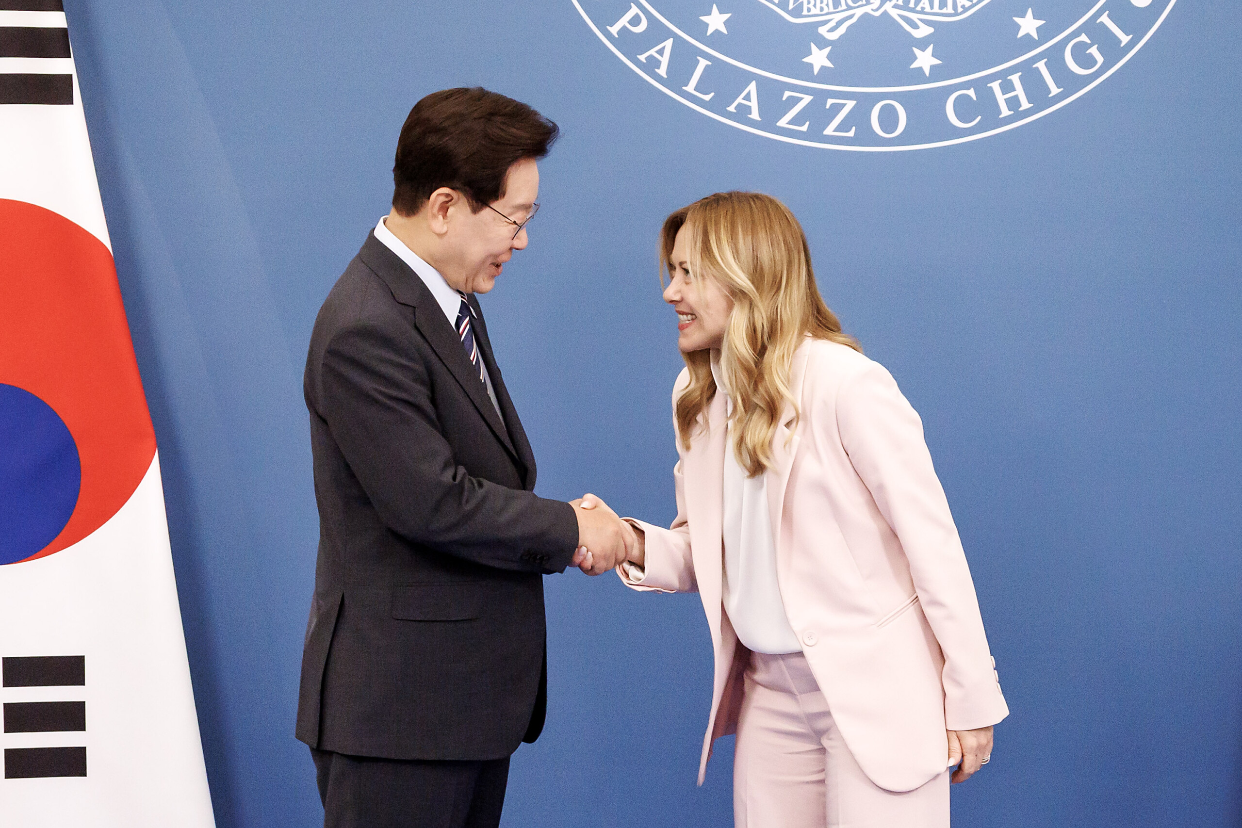 Iran: Meloni meets Lee: ‘Agreement on efforts to reopen the Strait of Hormuz’ 1 iran meloni meets lee agreement on efforts to reopen the strait of hormuz scaled